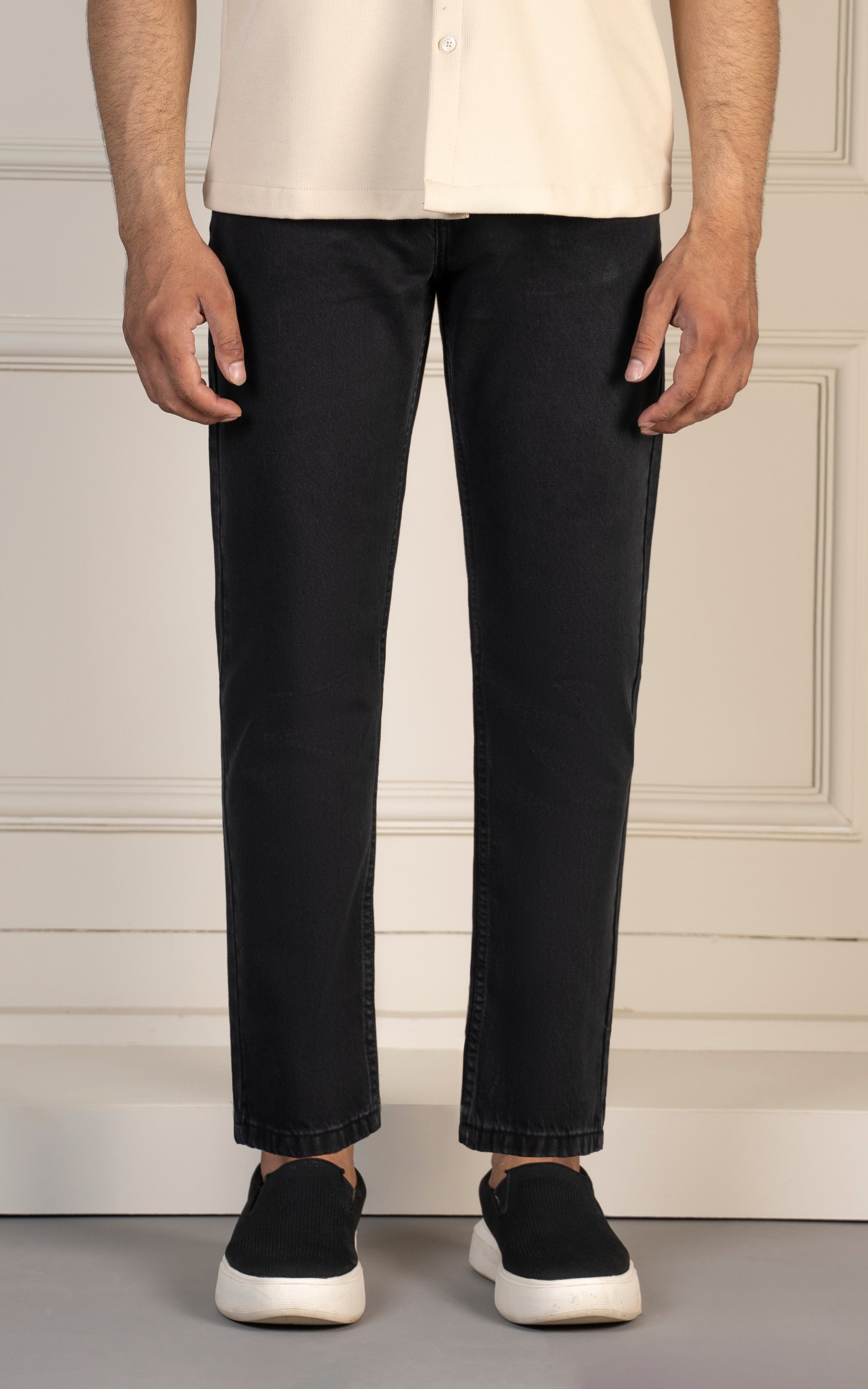 REGULAR TAPERED FIT JEAN DARK GREY