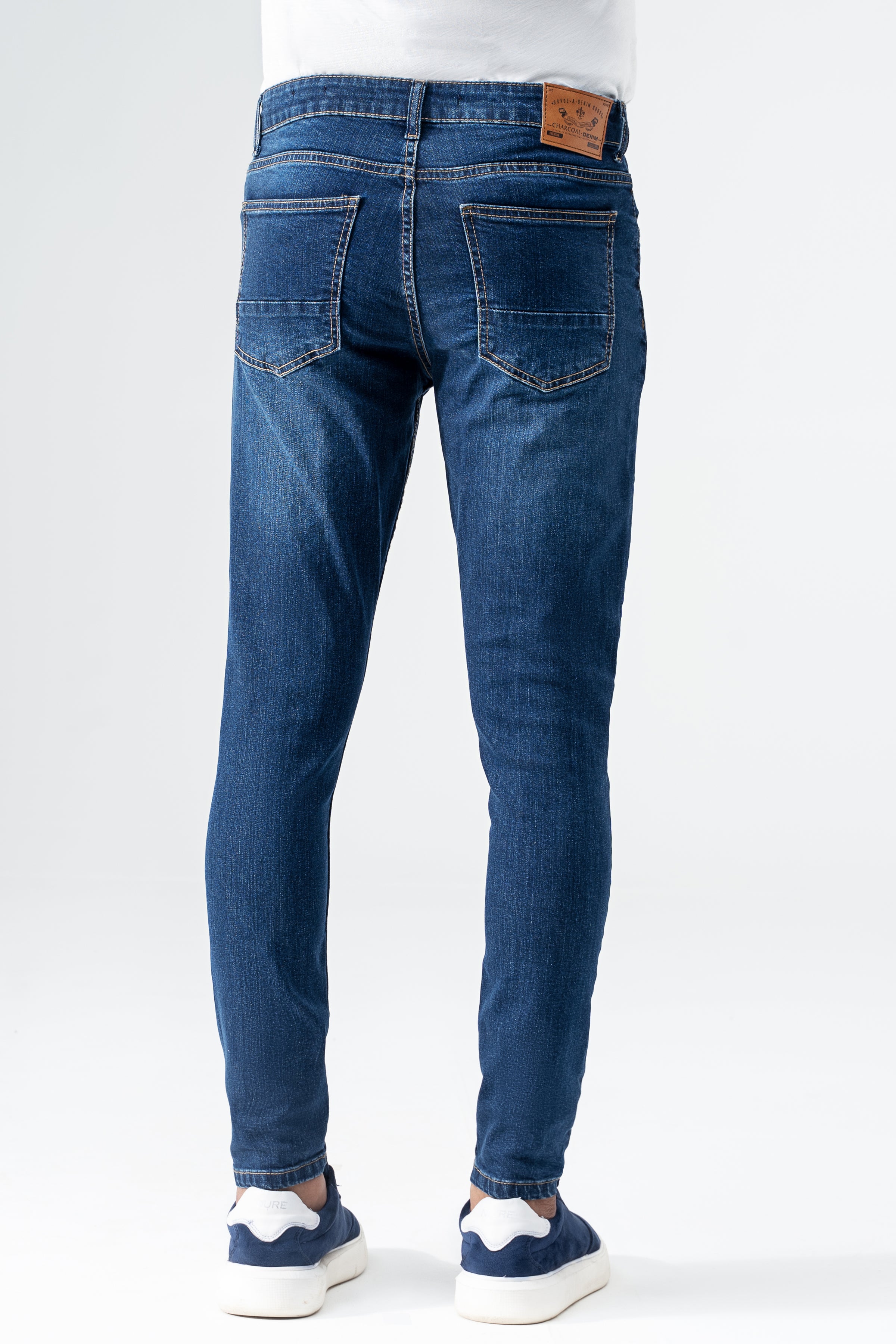 Skinny-fit dark blue denim jeans with belt loops and front fly