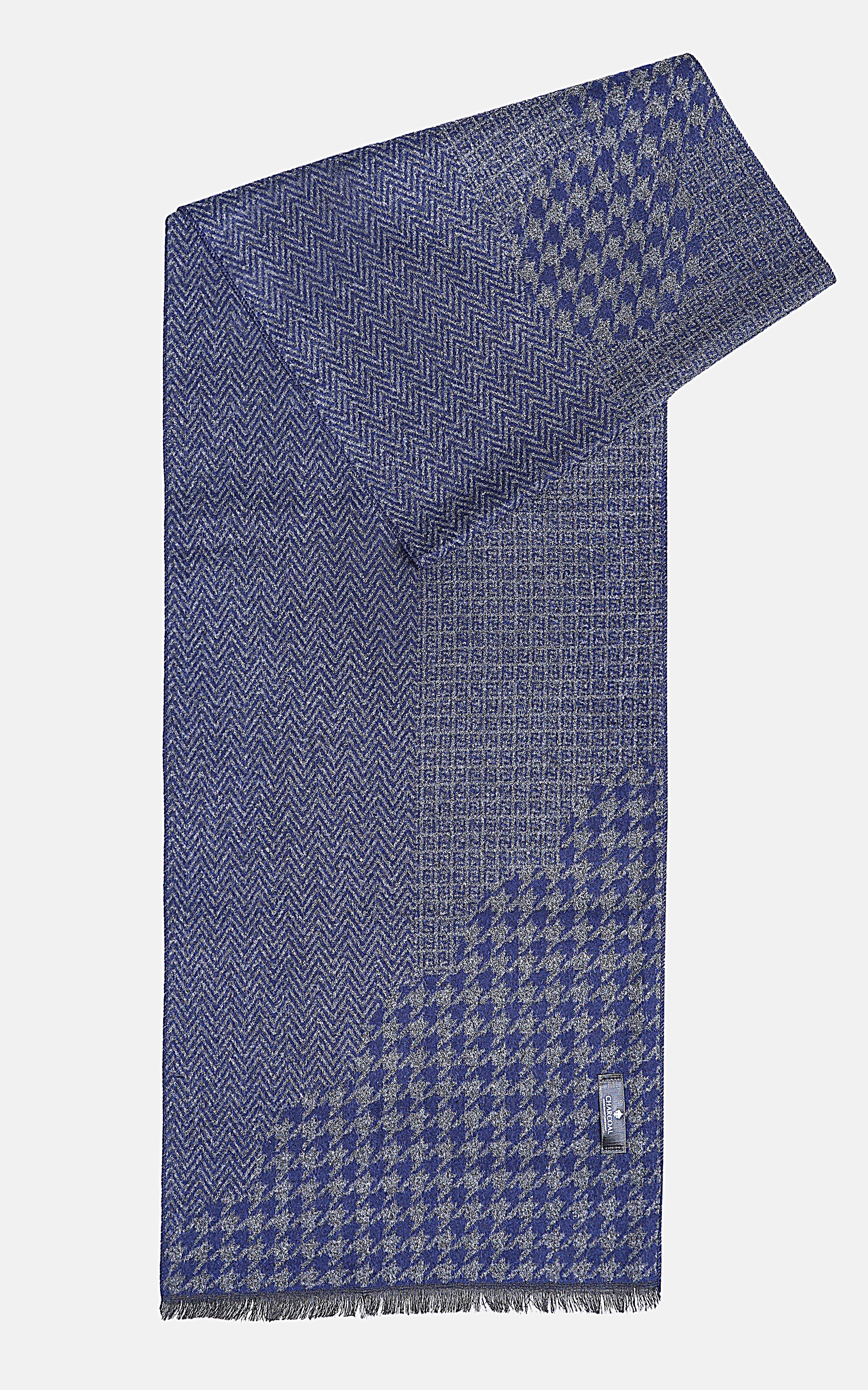 Blue houndstooth scarf with zigzag pattern and fringed hem