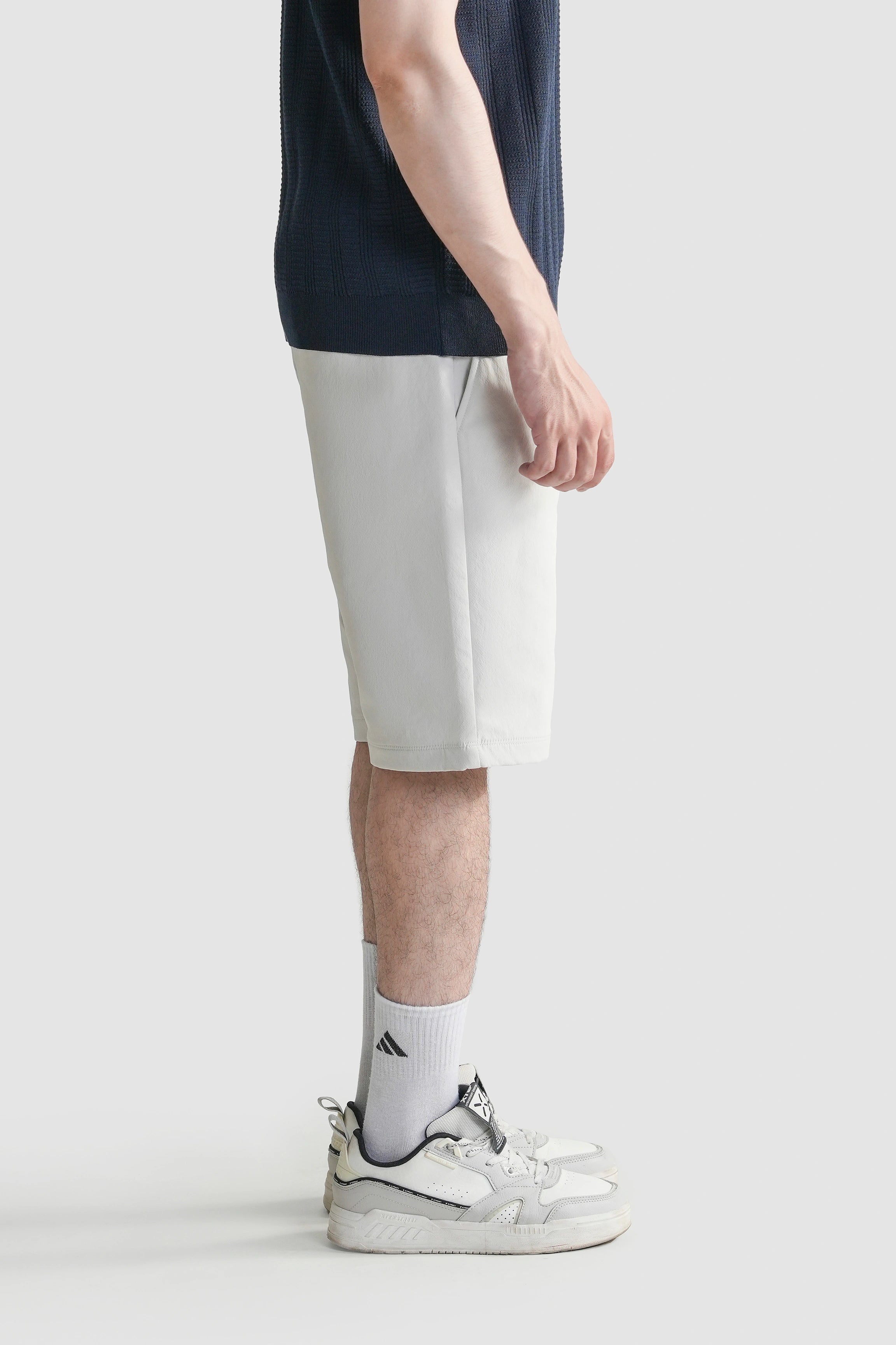 Regular-fit shorts in light color, relaxed drape and side seam