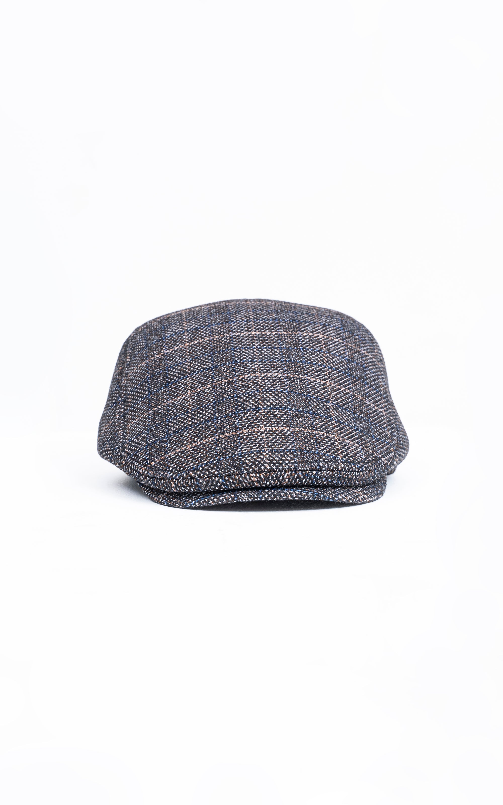 Golf cap in blue-gray tweed with dark brim, quilted panel and curved crown.