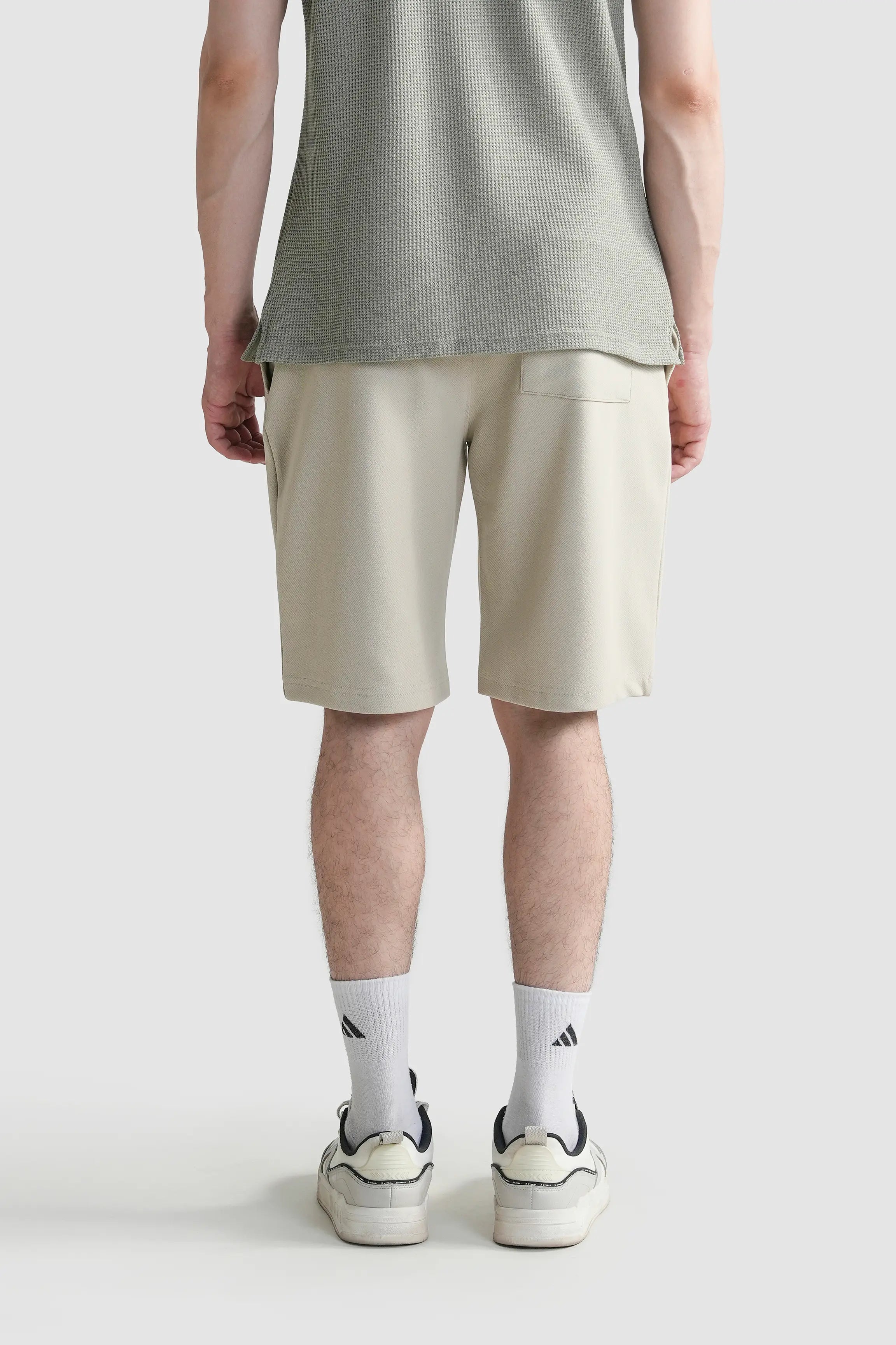 Men's stone regular-fit shorts, elastic waist and straight-leg short length