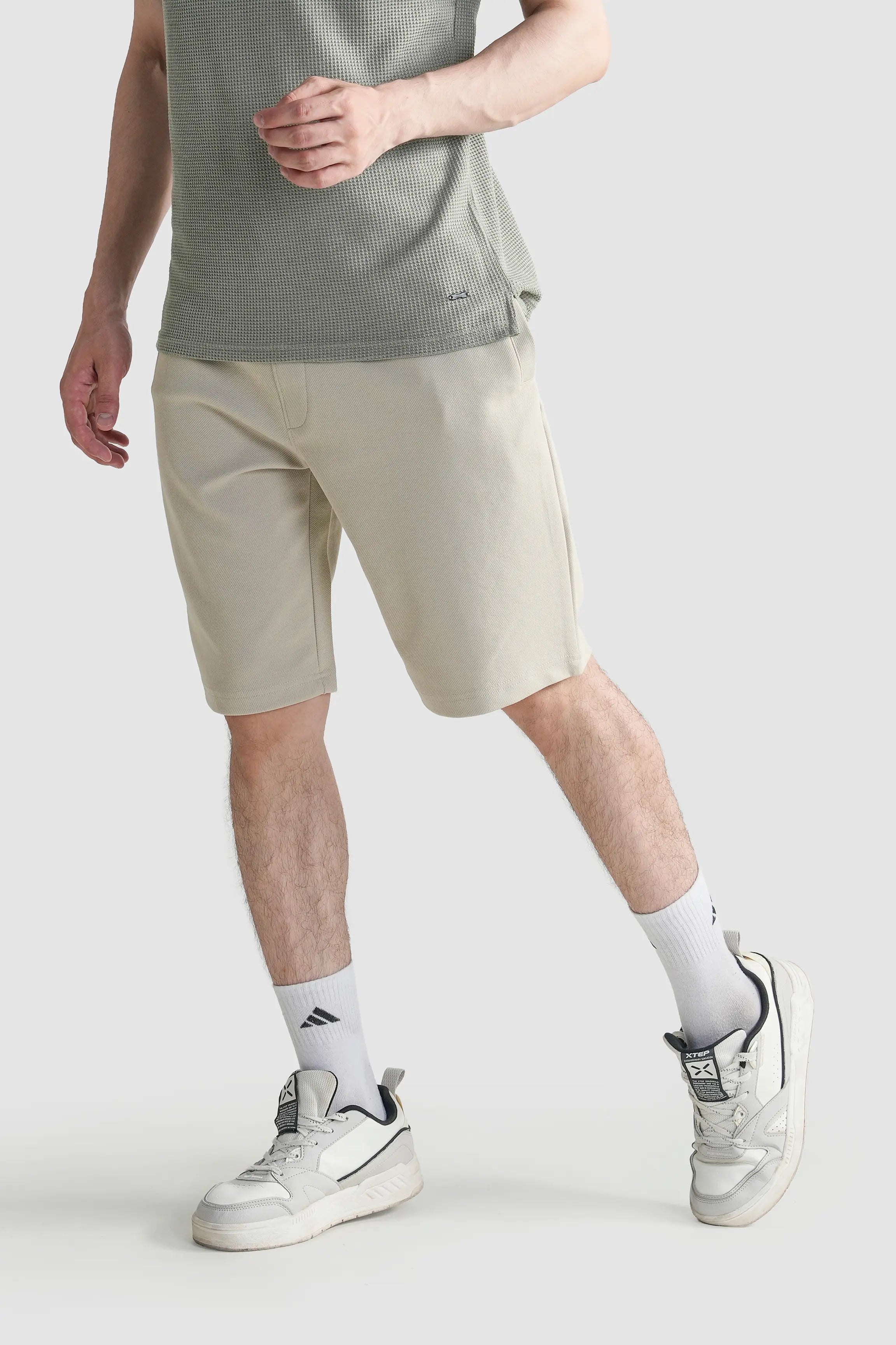 Men's stone regular-fit shorts with elastic waist, drawstring and side pockets