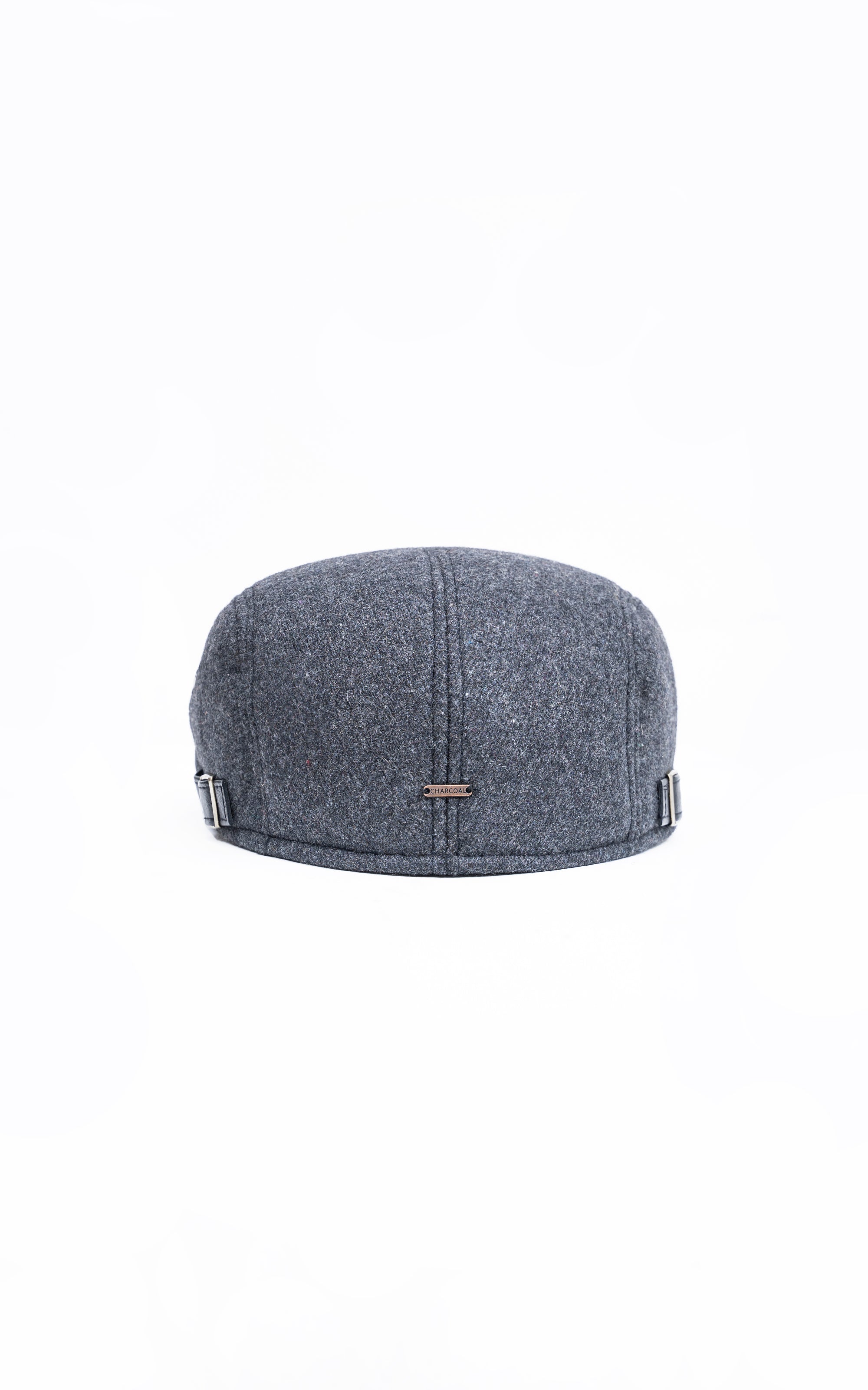 Golf cap in dark gray textured fabric with front clasp and curved brim
