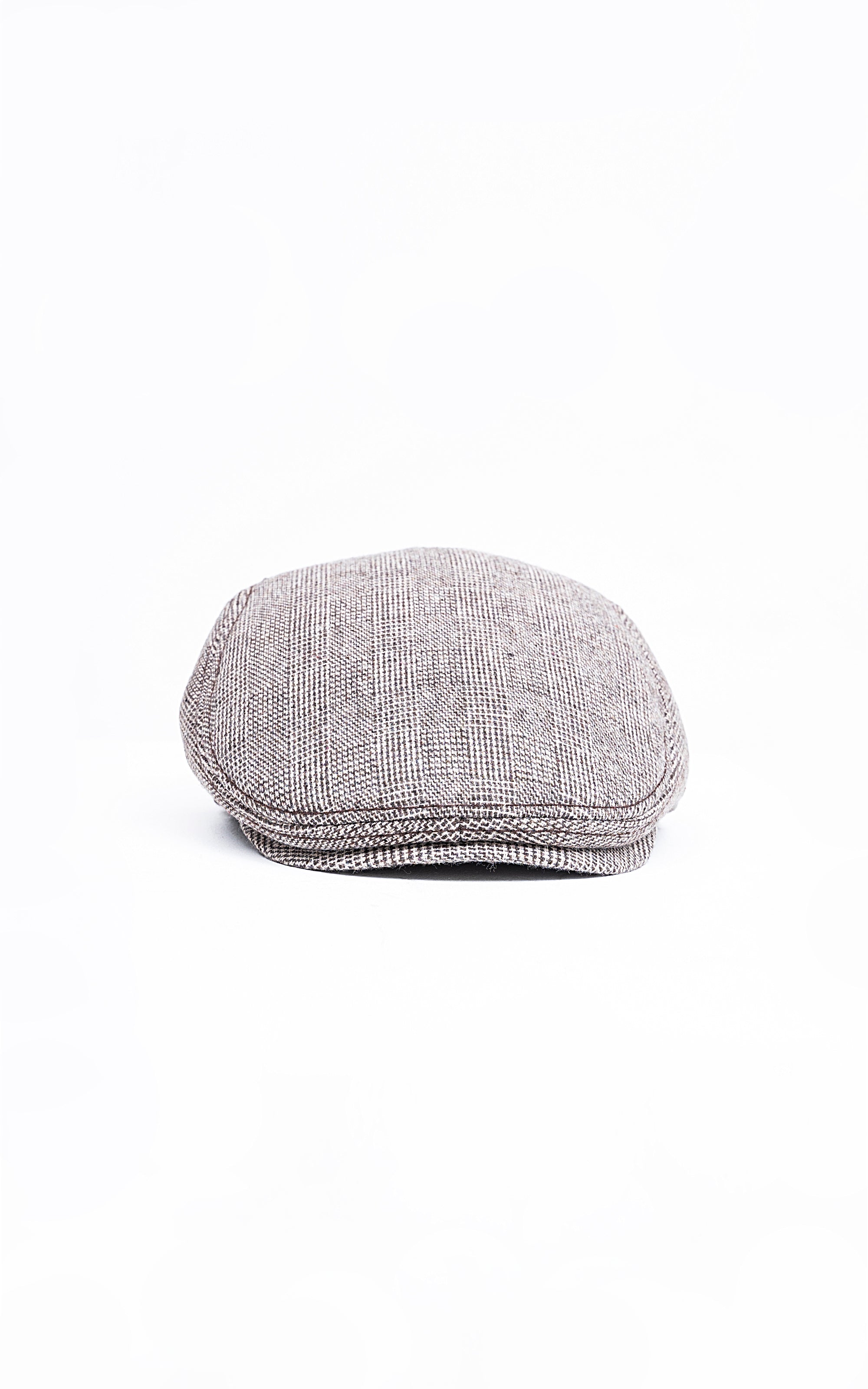 Golf cap in heather gray textured fabric with curved crown and stitched brim