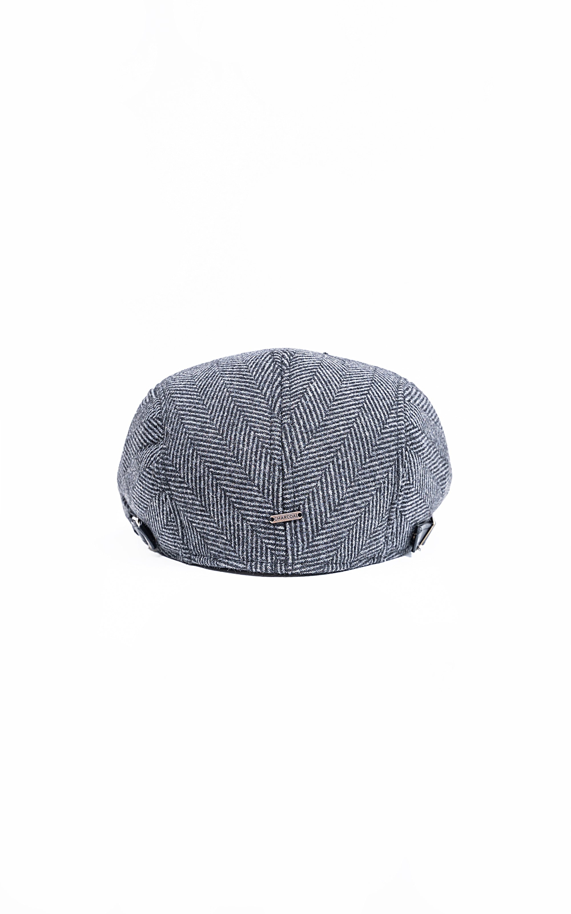 Golf cap in gray herringbone fabric with small side seam detail and button