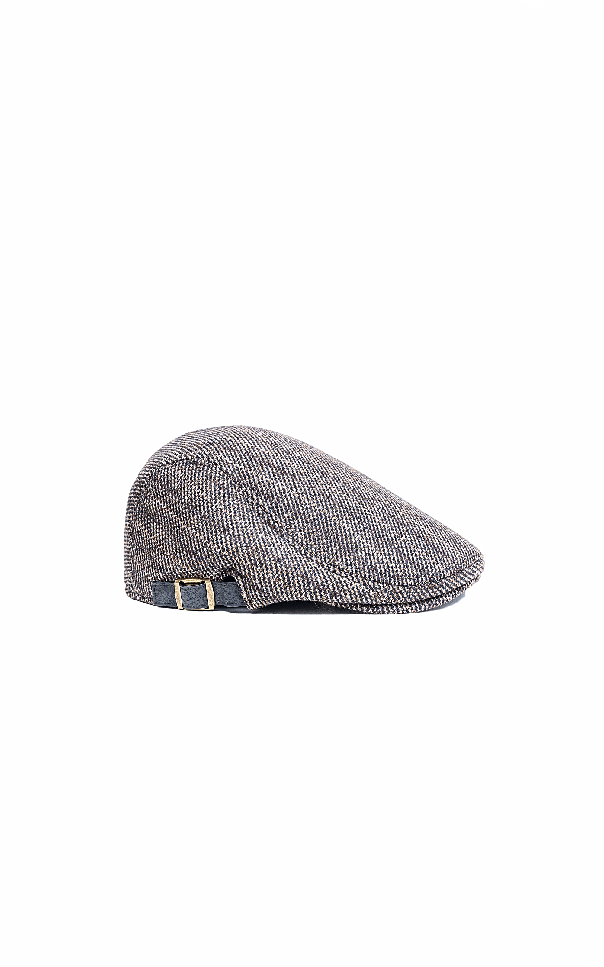 Golf cap in textured gray tweed with adjustable buckle strap