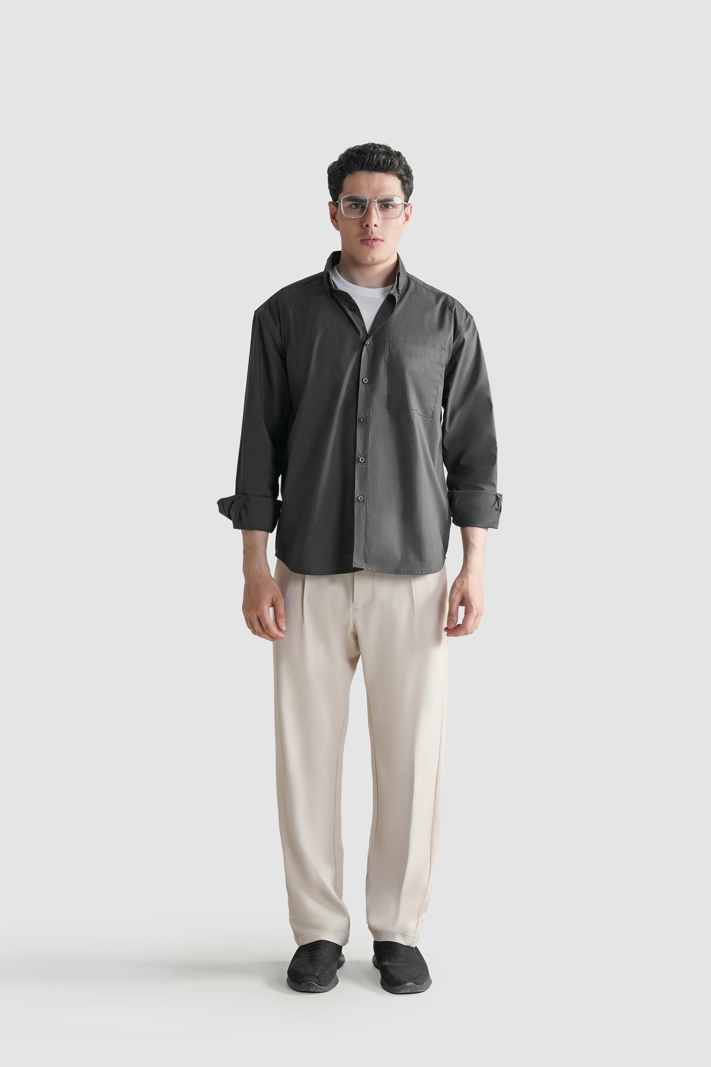 Regular-fit button-down casual shirt in dark charcoal, long sleeves