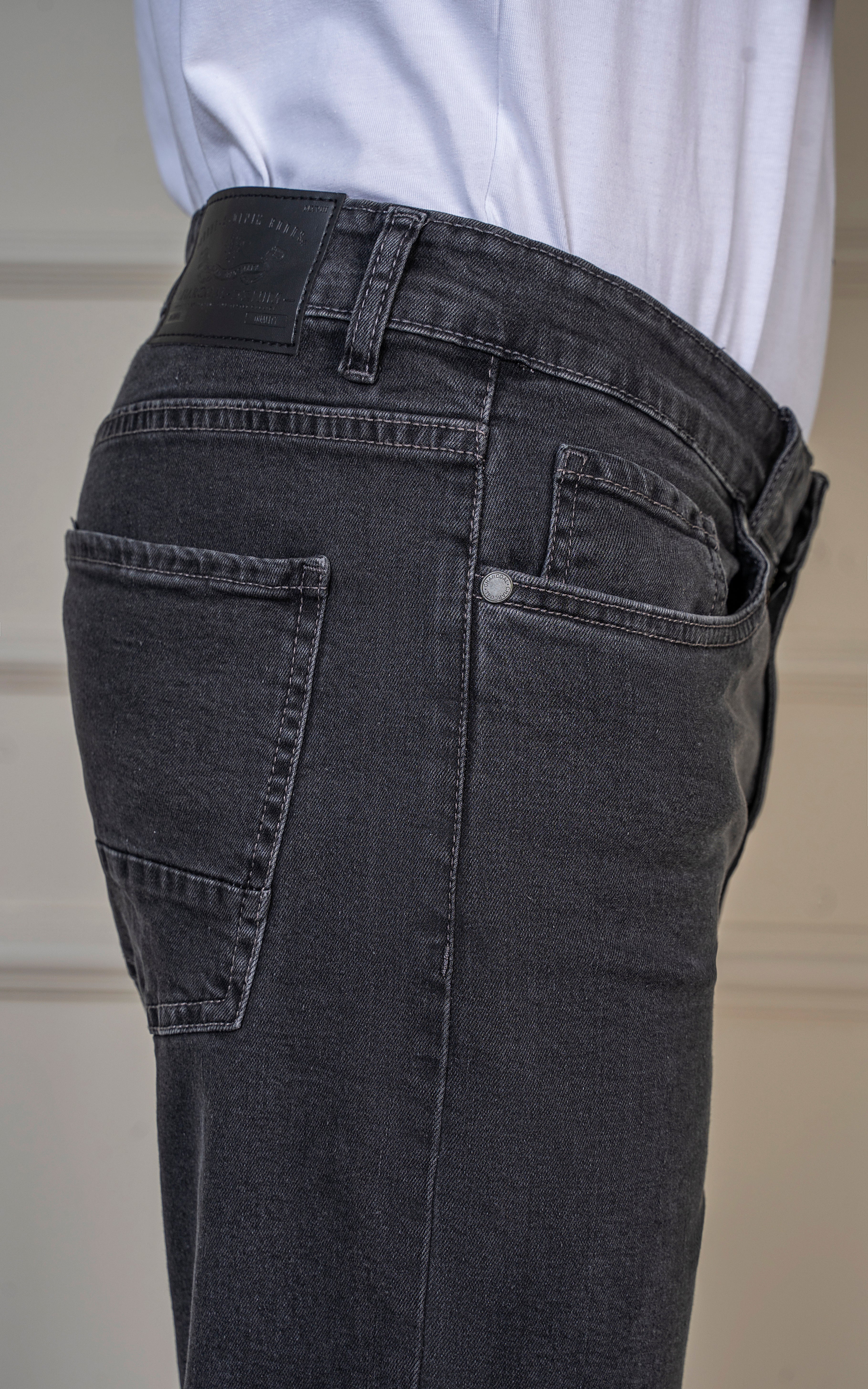 STRAIGHT FIT JEAN CHARCOAL GREY