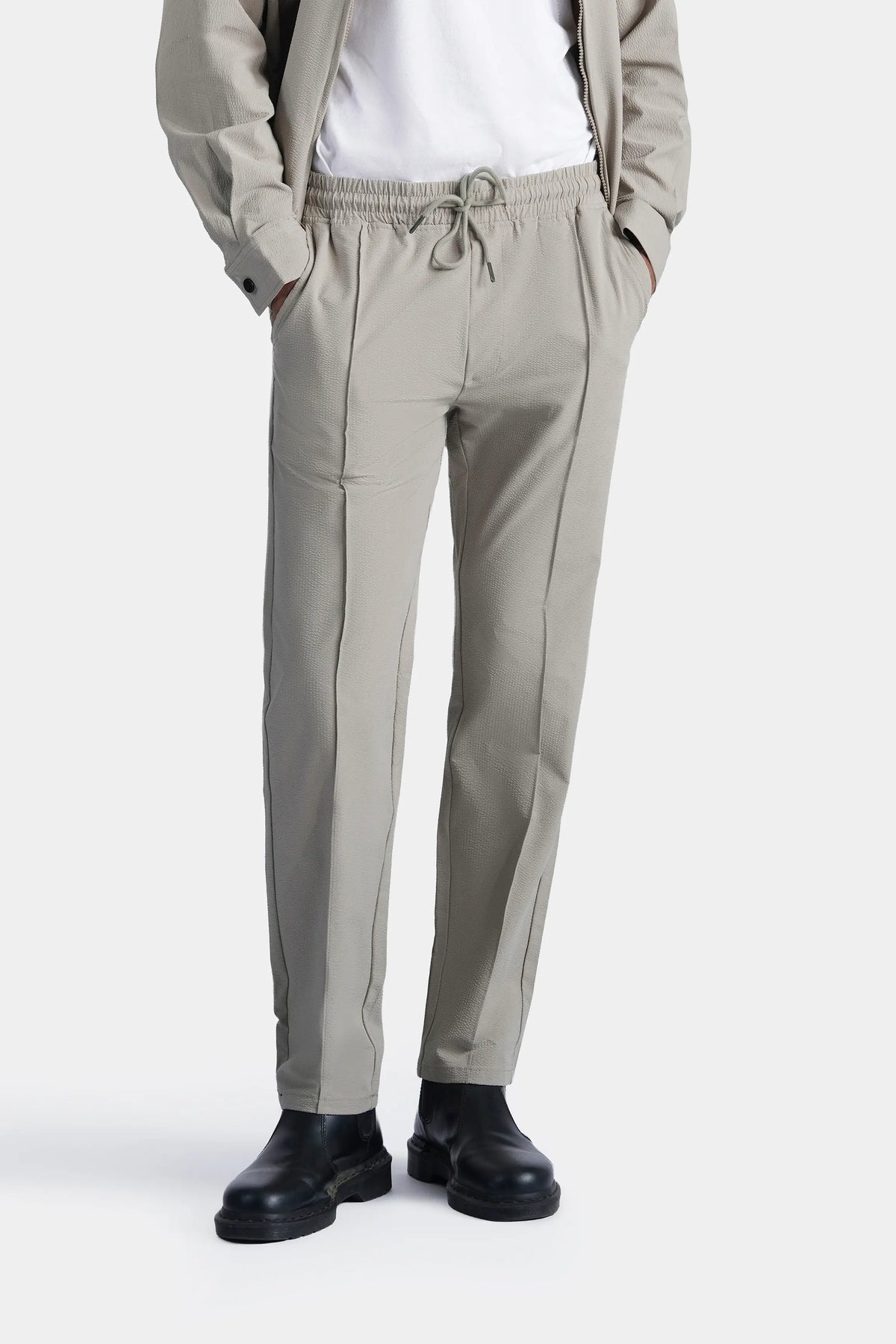 Smart Fit seersucker trousers in pistachio green, elastic waistband with drawstring