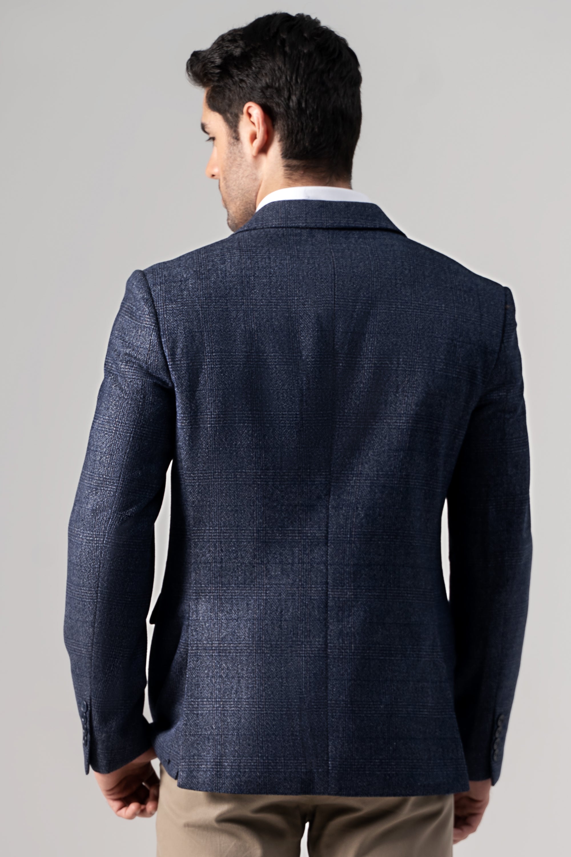 Men's back-view coat in dark navy textured fabric with center seam and vented hem