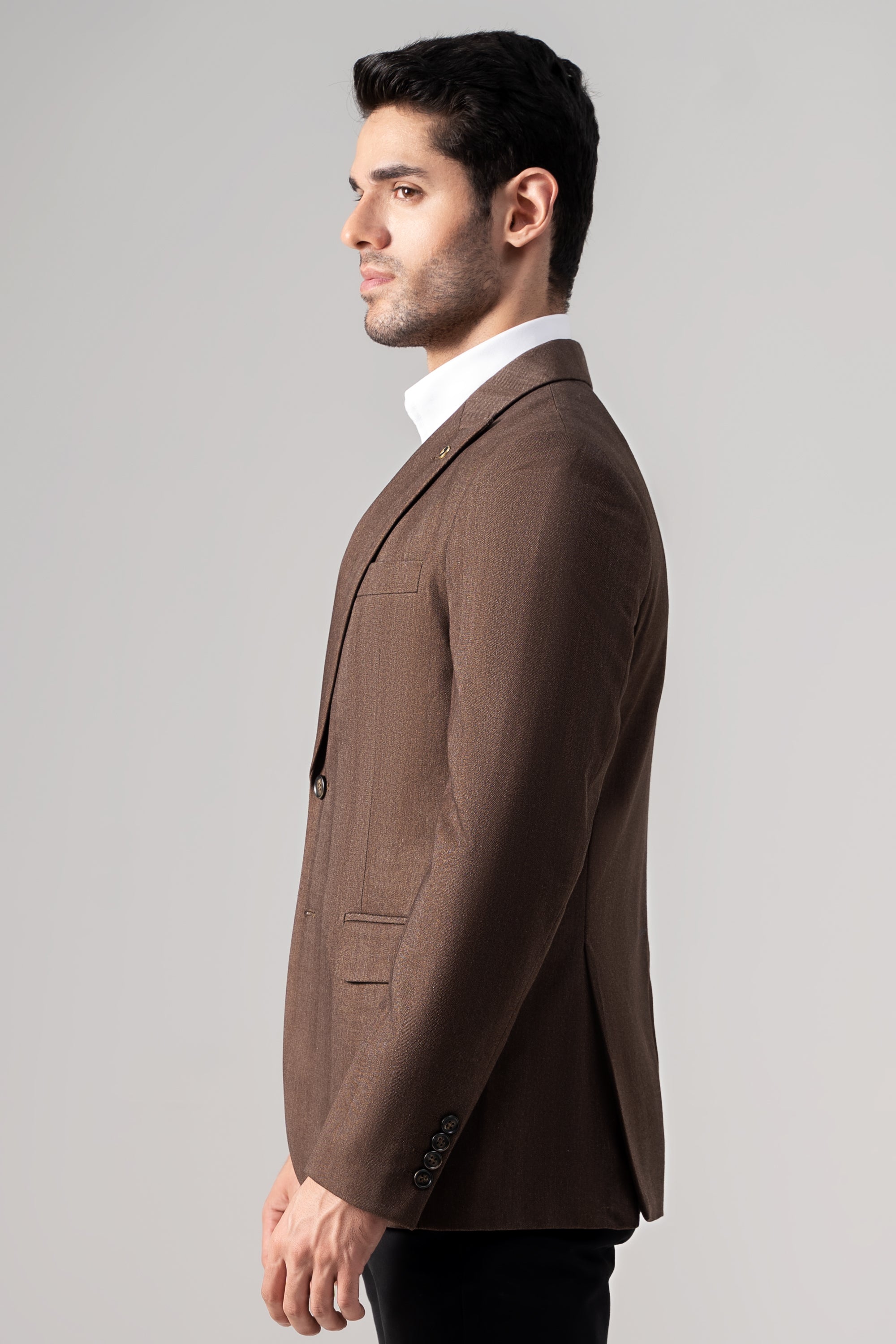 Brown casual coat with notched lapel and single-breasted button closure