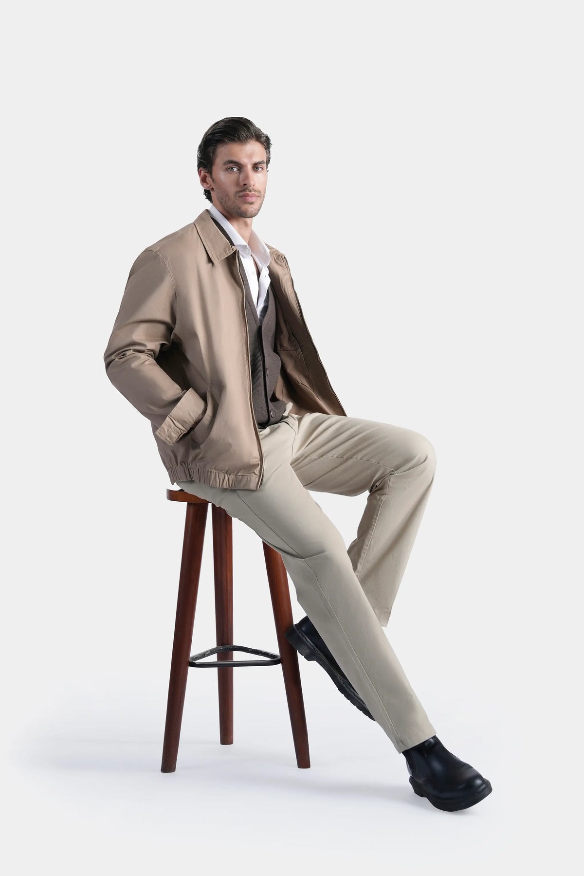 Khaki relaxed-fit full-sleeve jacket, front view, side pockets and snap front