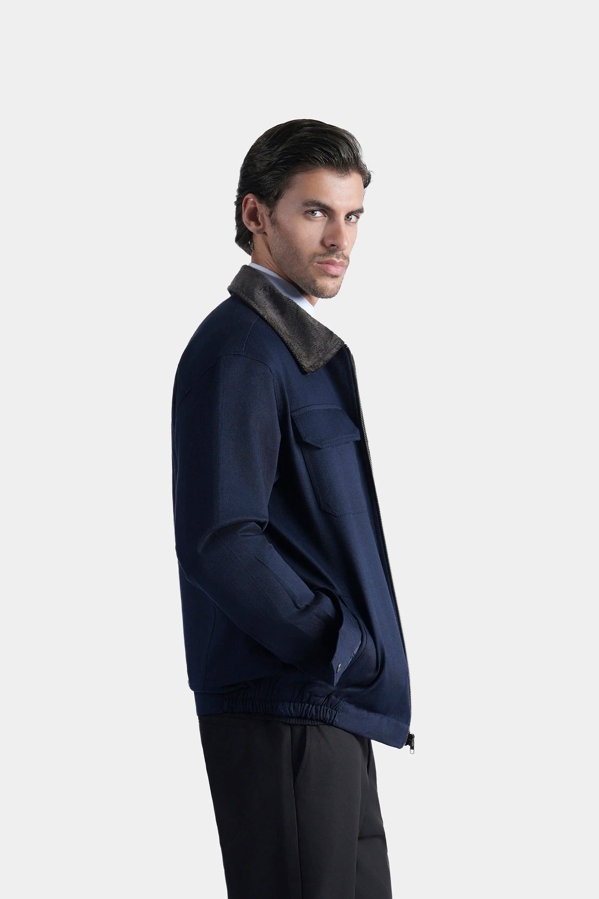 Relax fit navy jacket with dark collar and long sleeves, side view