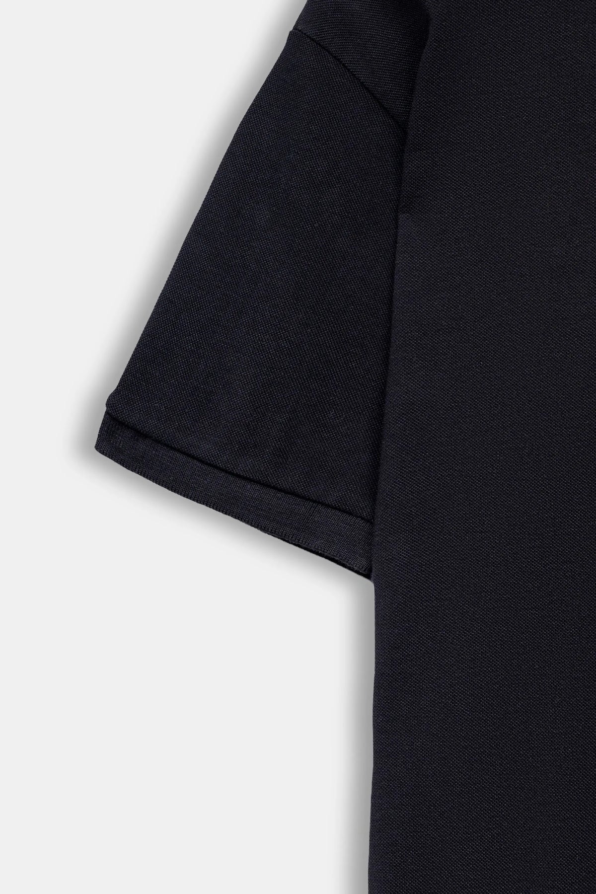 Black short-sleeve henley shirt sleeve, clean hem detail