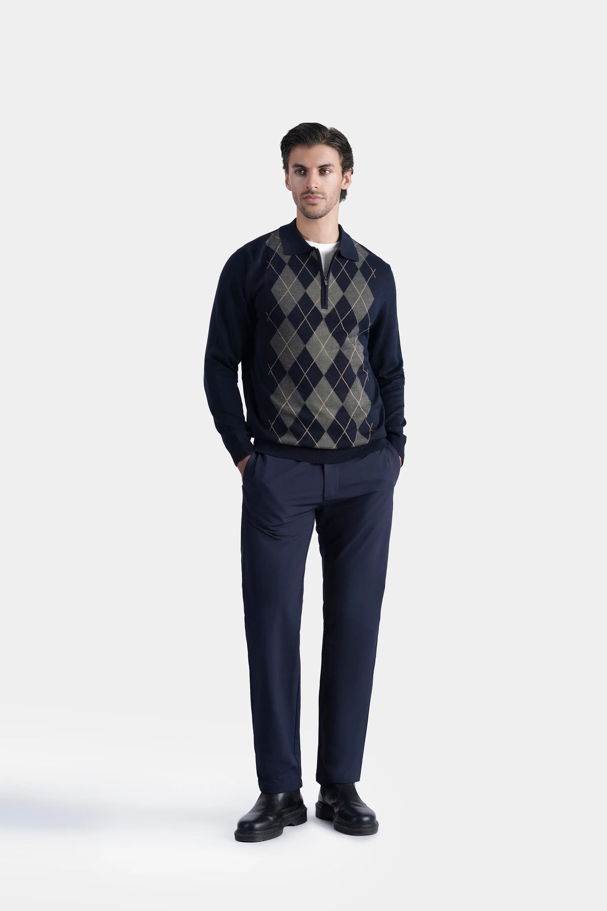 Navy long-sleeve knitted sweater with argyle diamond front
