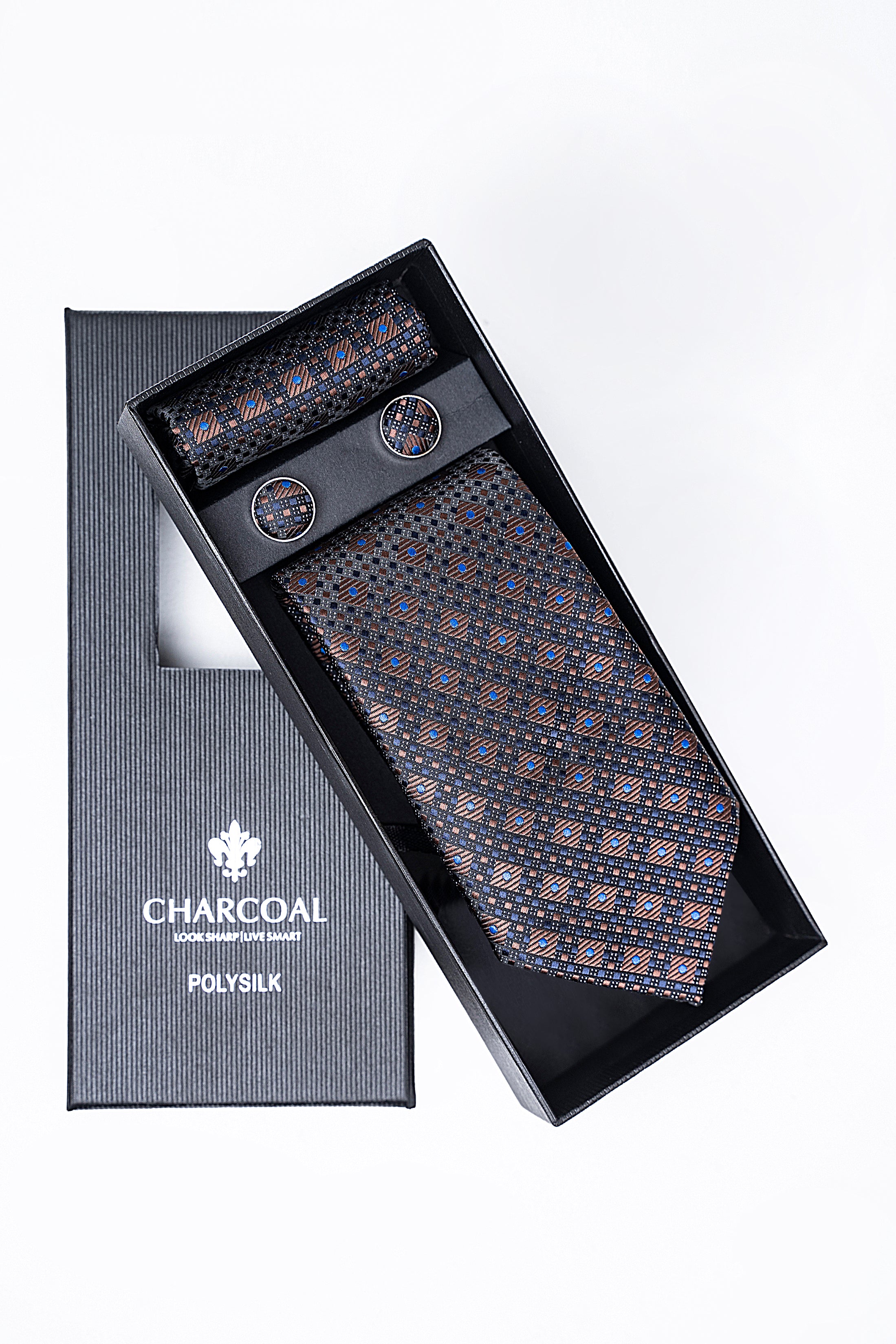 Tie set with pocket square and round cufflinks in gift box