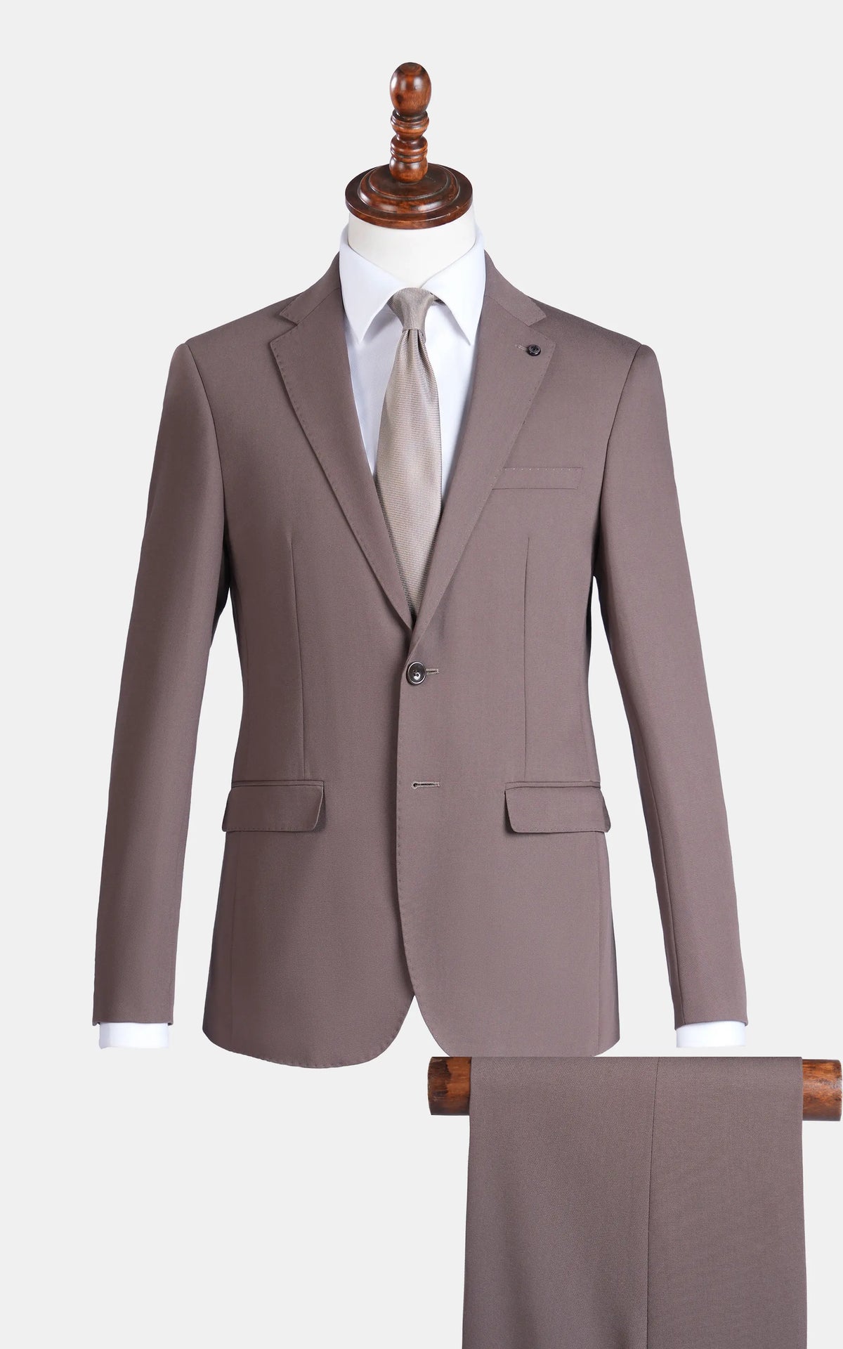 Brown single-breasted suit with notch lapels, two-button jacket and matching trousers