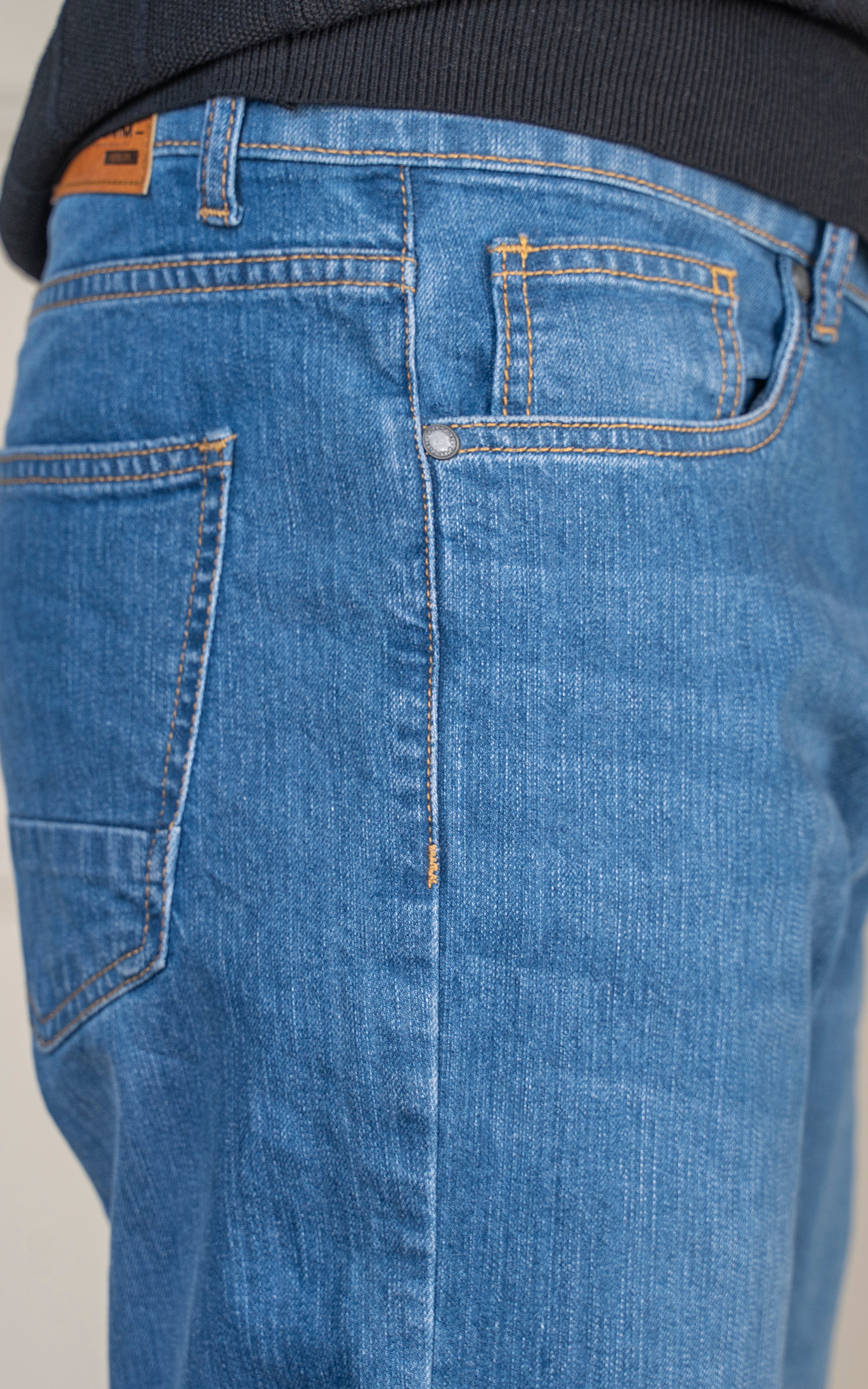 REGULAR TAPERED FIT JEAN MID BLUE