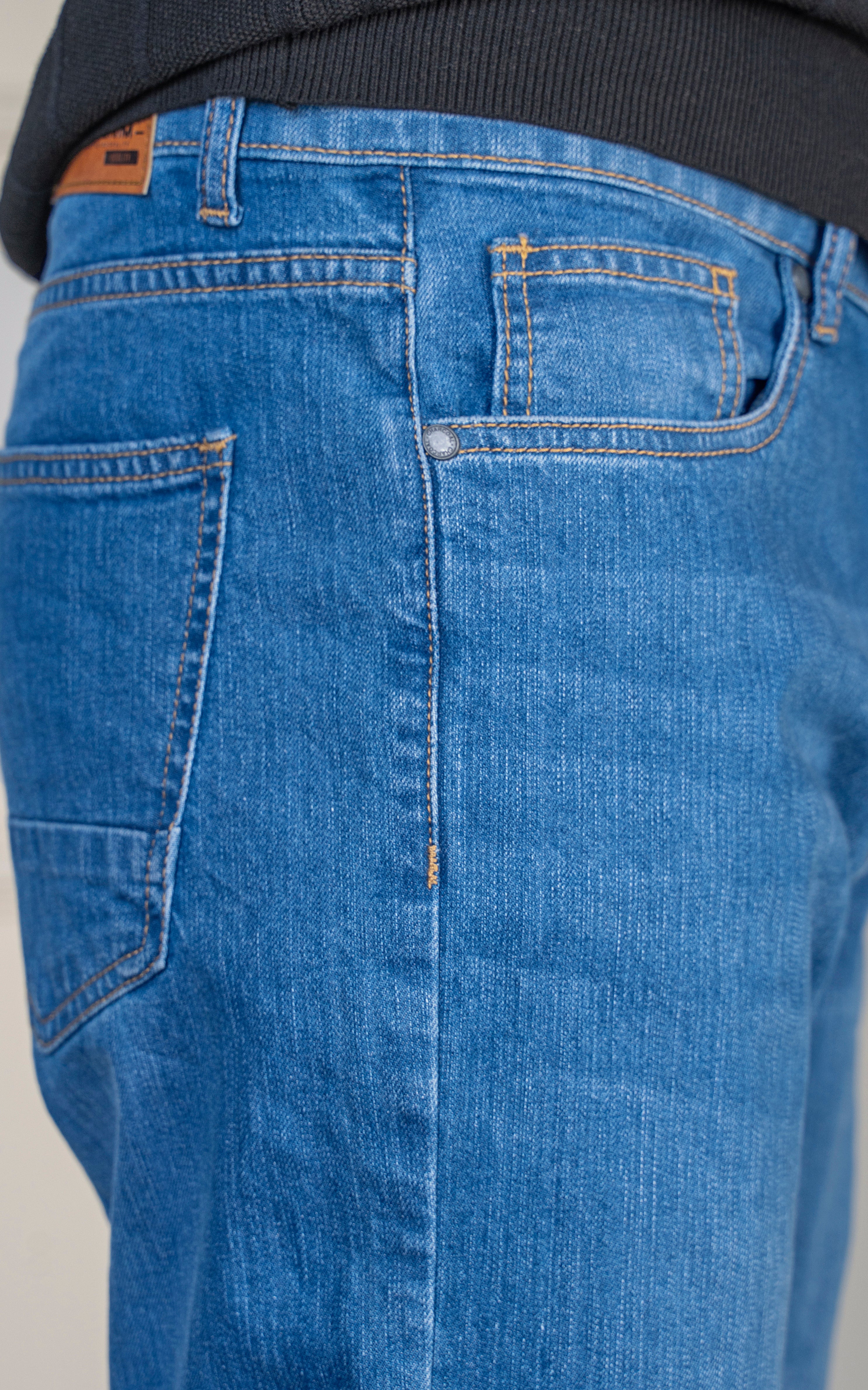 STRAIGHT FIT JEAN LIGHT BLUE