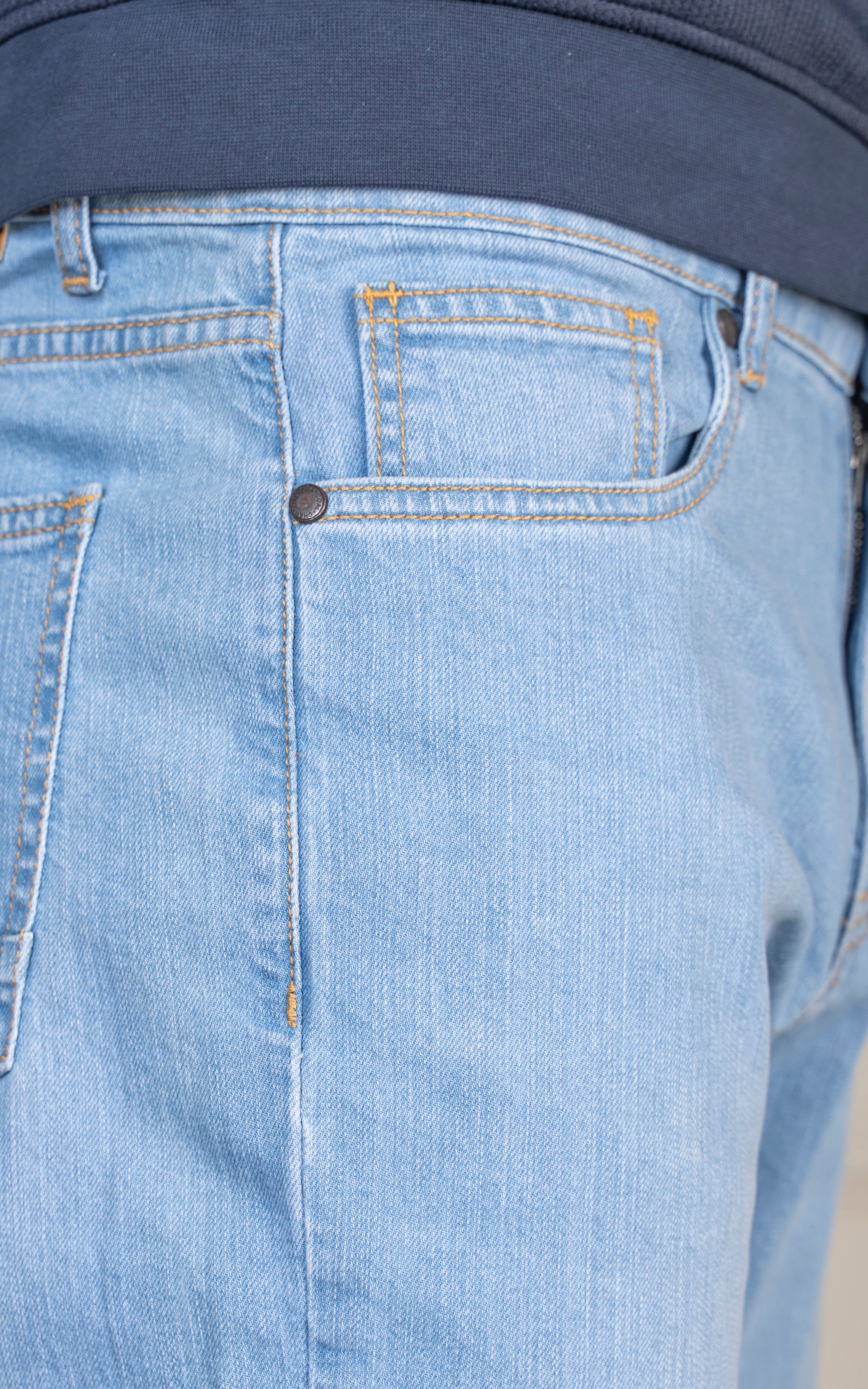 REGULAR TAPERED FIT JEAN LIGHT BLUE