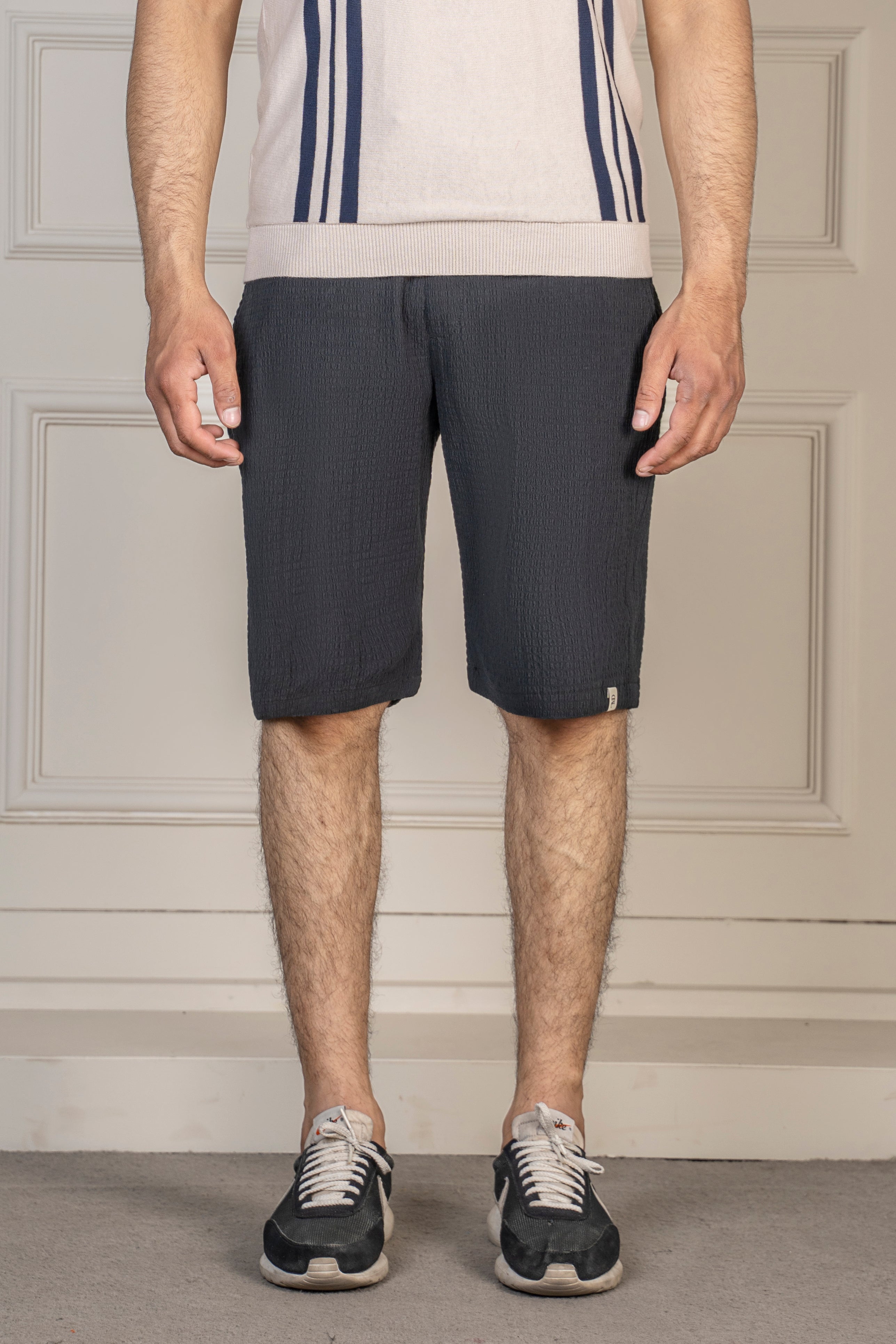 REGULAR FIT TEXTURED SHORT BLACK
