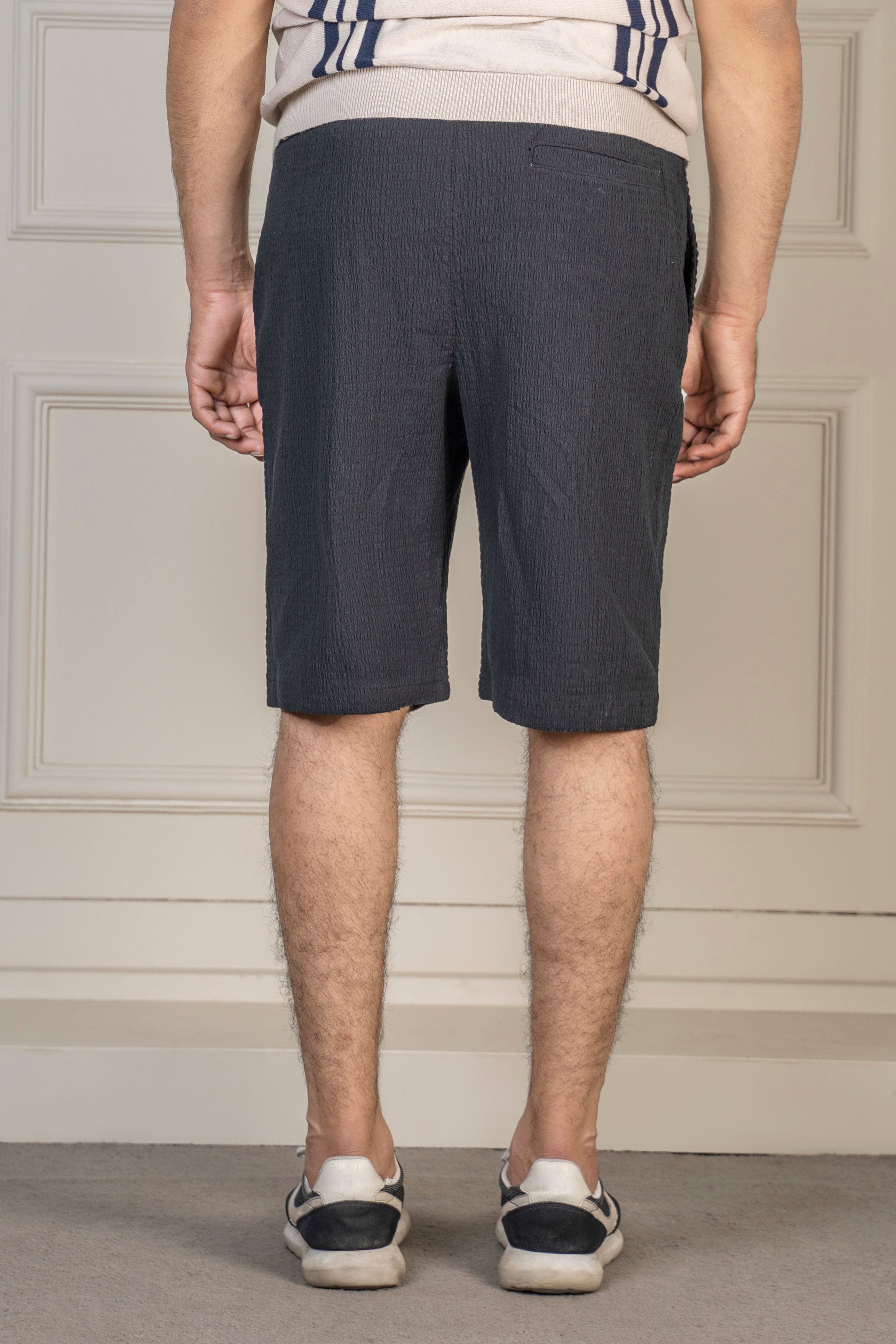 REGULAR FIT TEXTURED SHORT BLACK