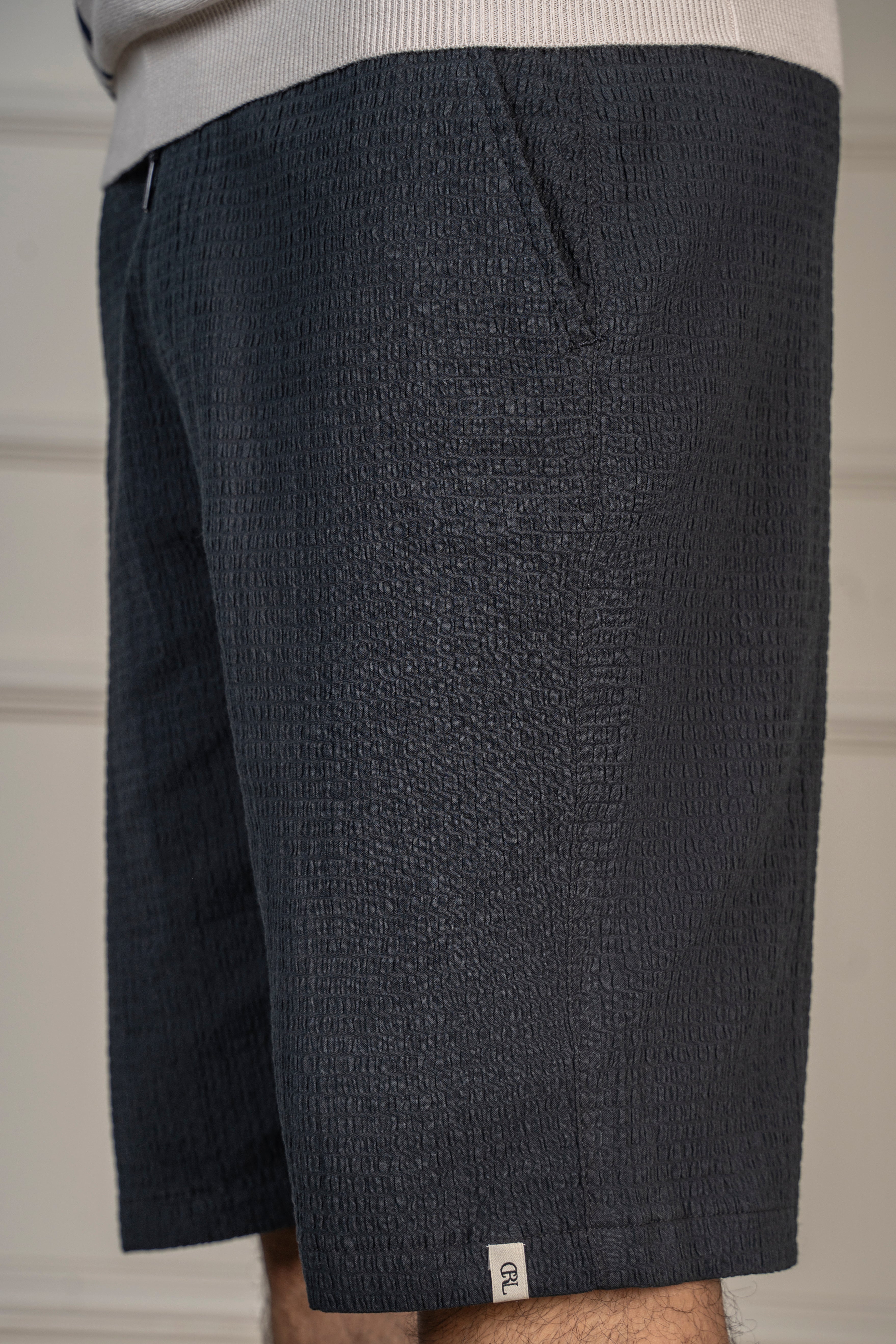 REGULAR FIT TEXTURED SHORT BLACK