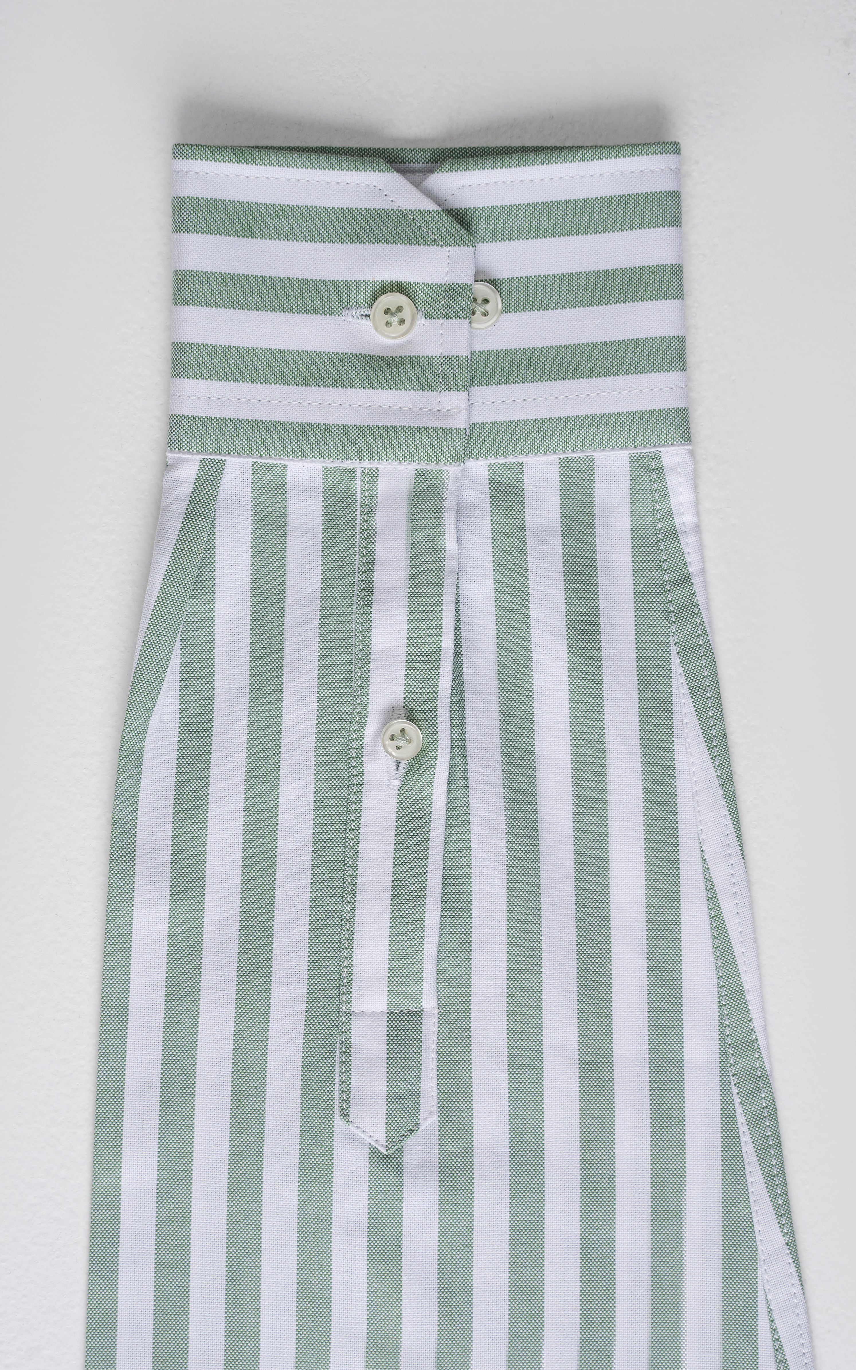 HIDDEN BUTTON DOWN COLLAR GREEN STIPED