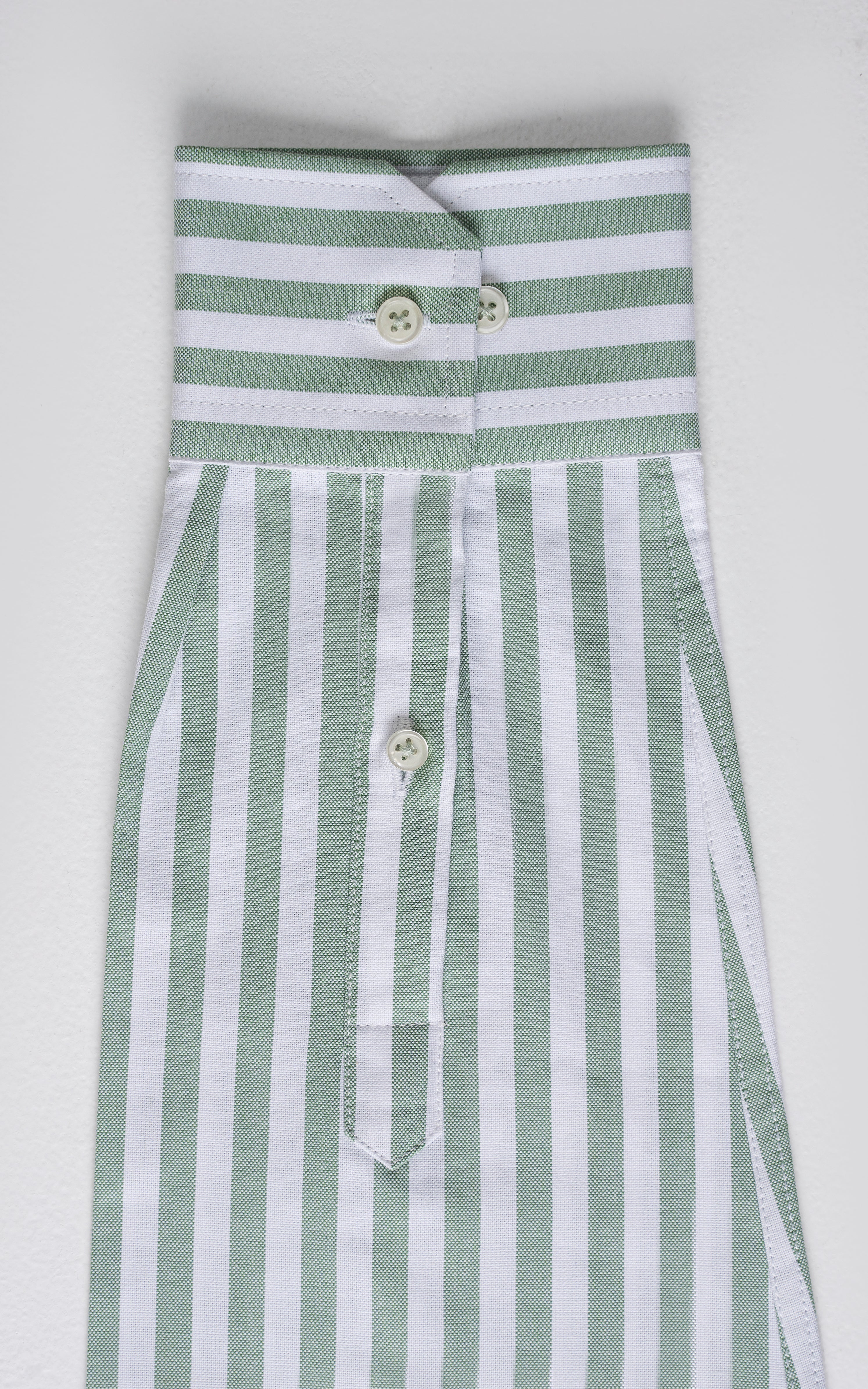 HIDDEN BUTTON DOWN COLLAR GREEN STIPED