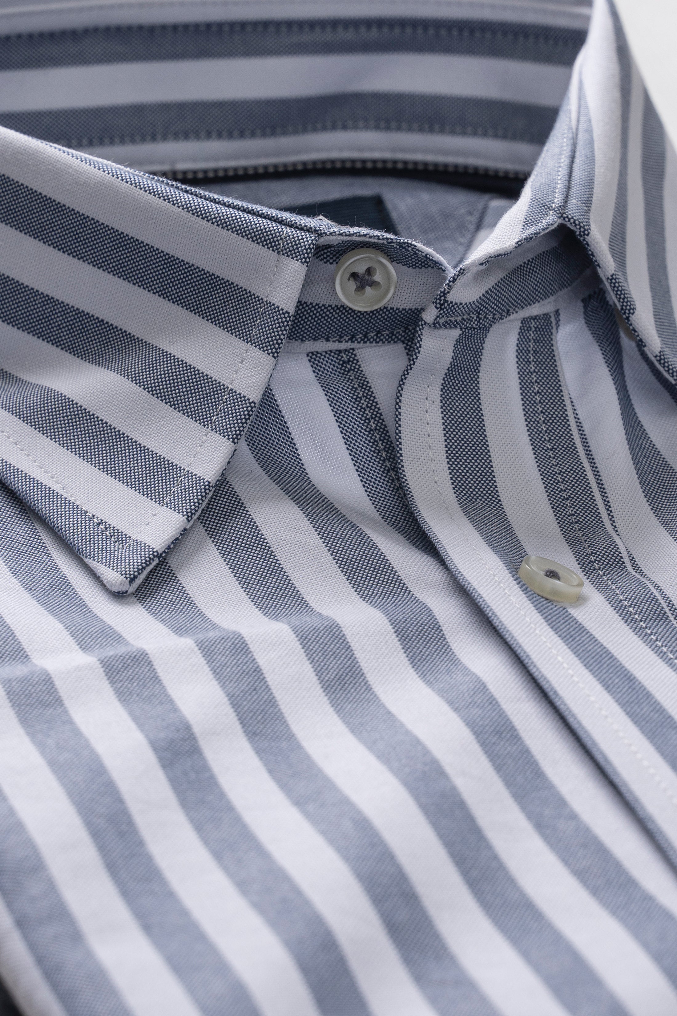 HIDDEN BUTTON DOWN COLLAR GREY STRIPED