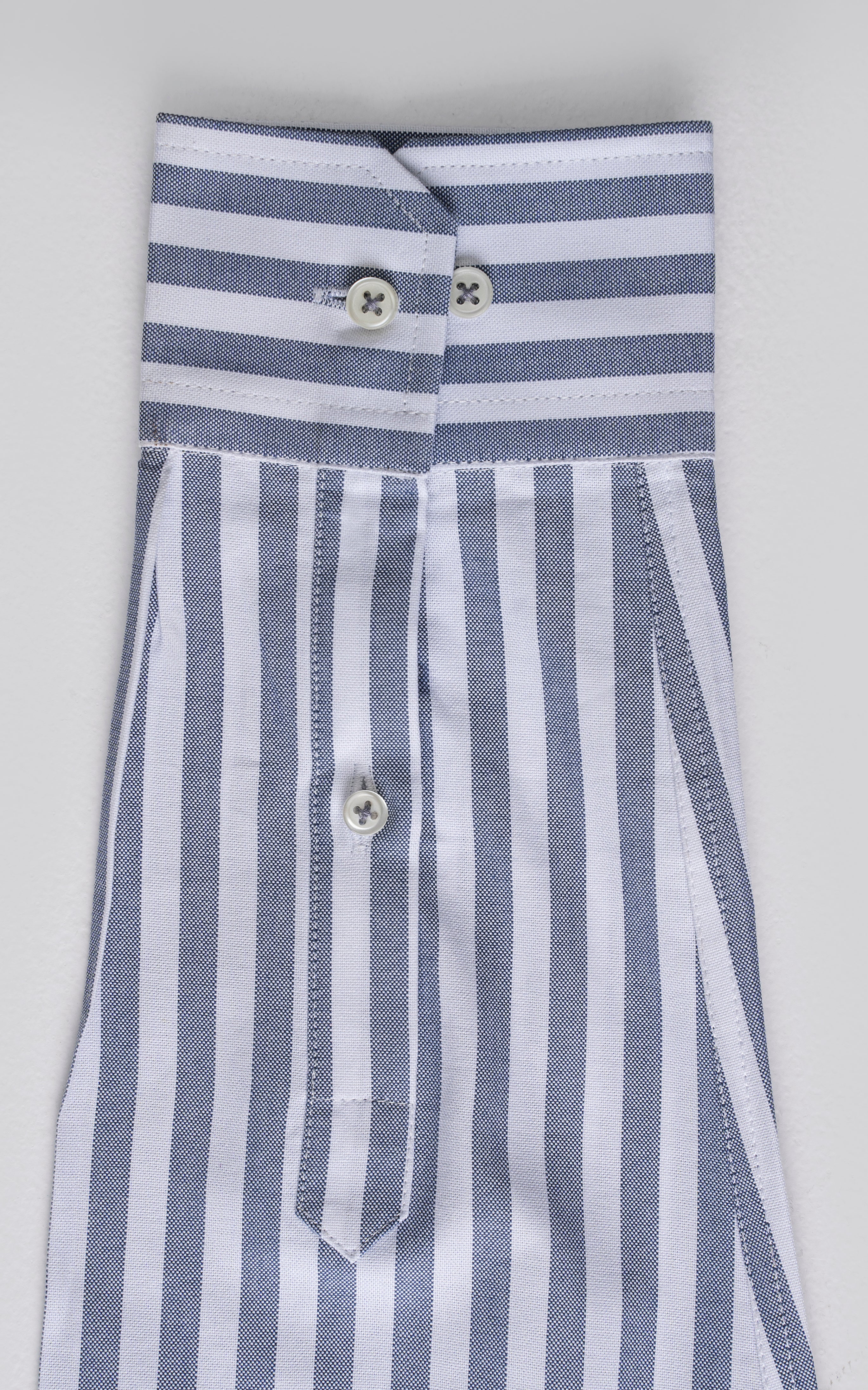 HIDDEN BUTTON DOWN COLLAR GREY STRIPED