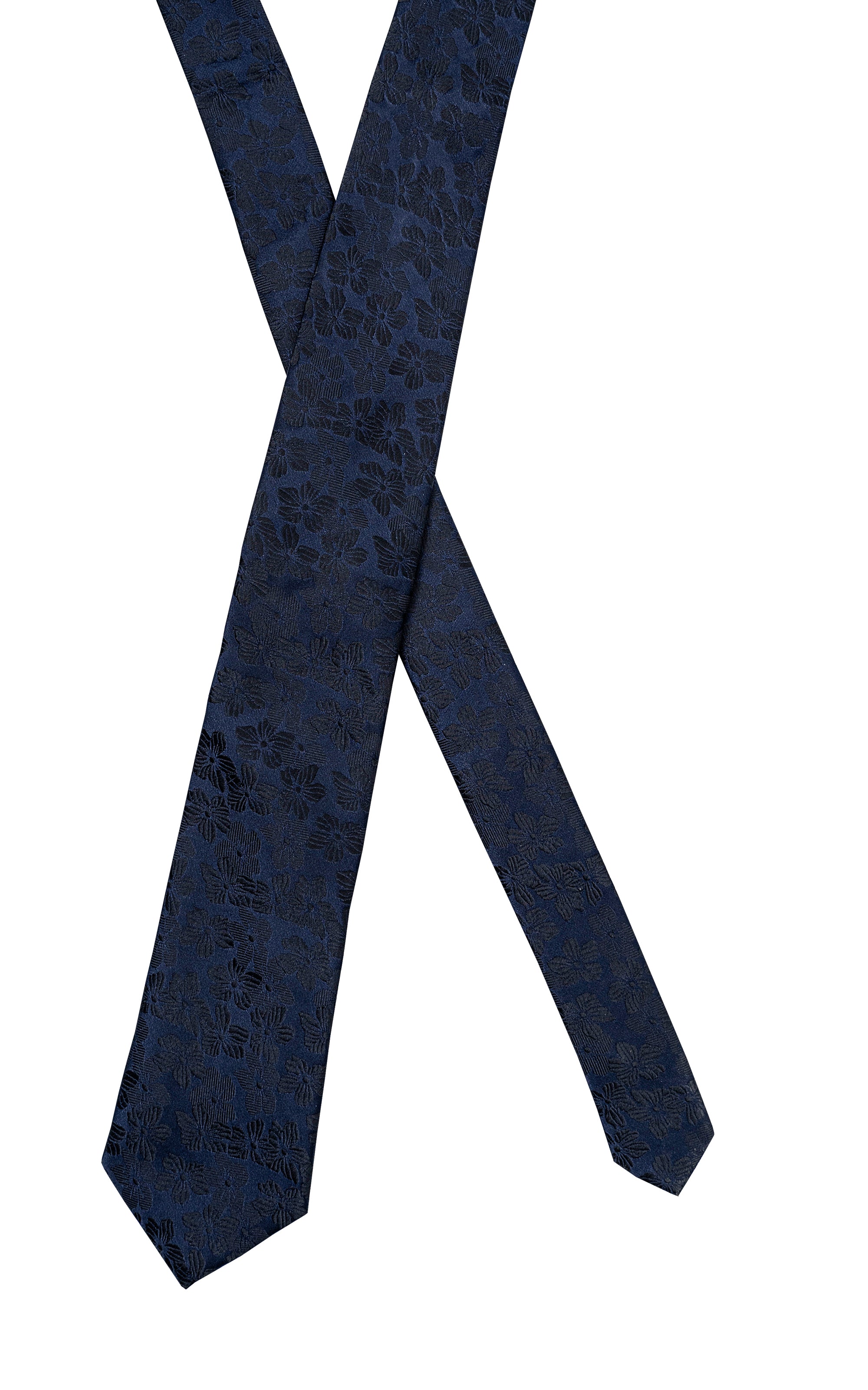 Silk tie in dark navy, folded crossed, with leaf-like textured pattern