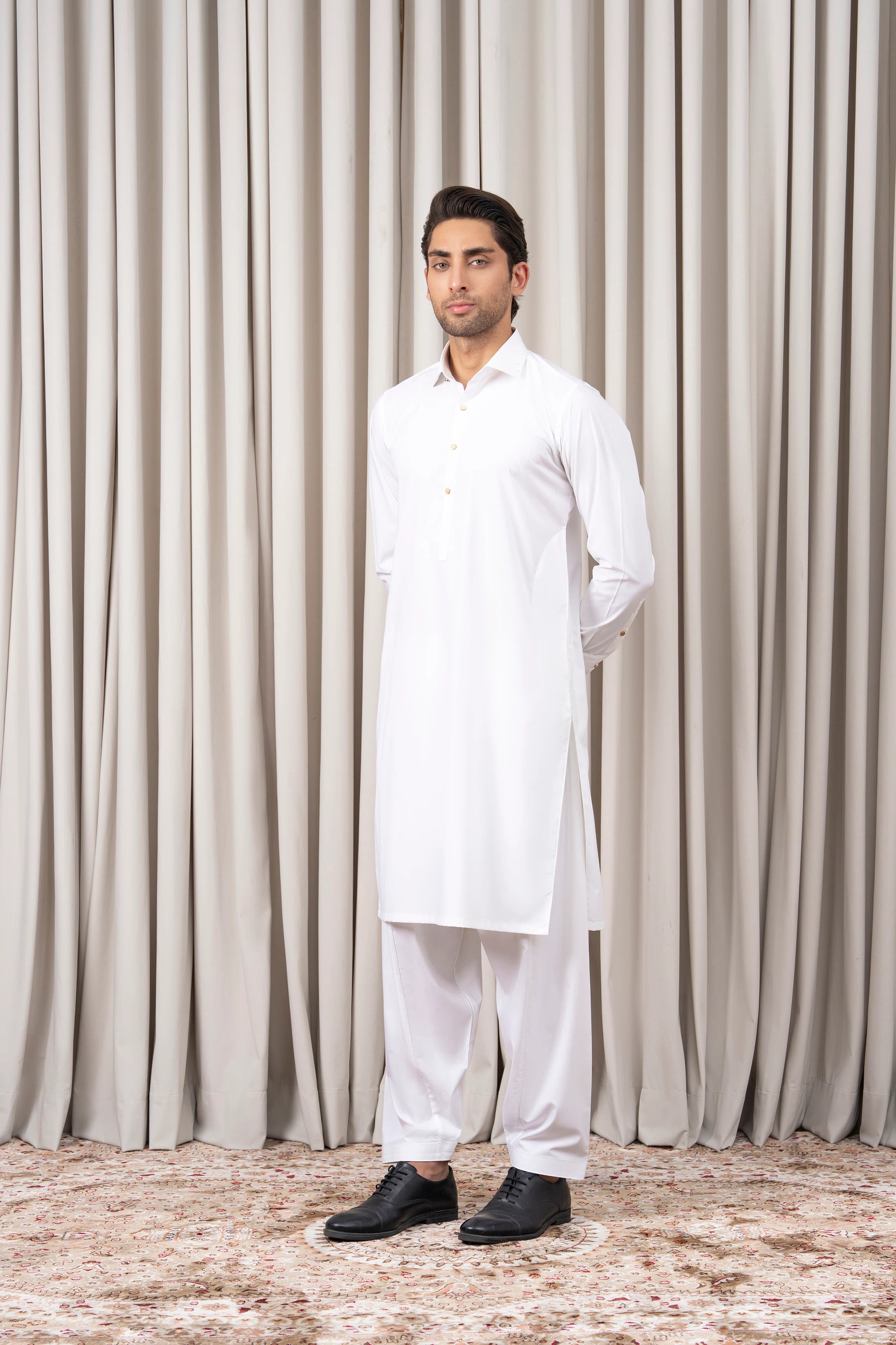 White blended kameez shalwar set with long kurta and relaxed-fit trousers
