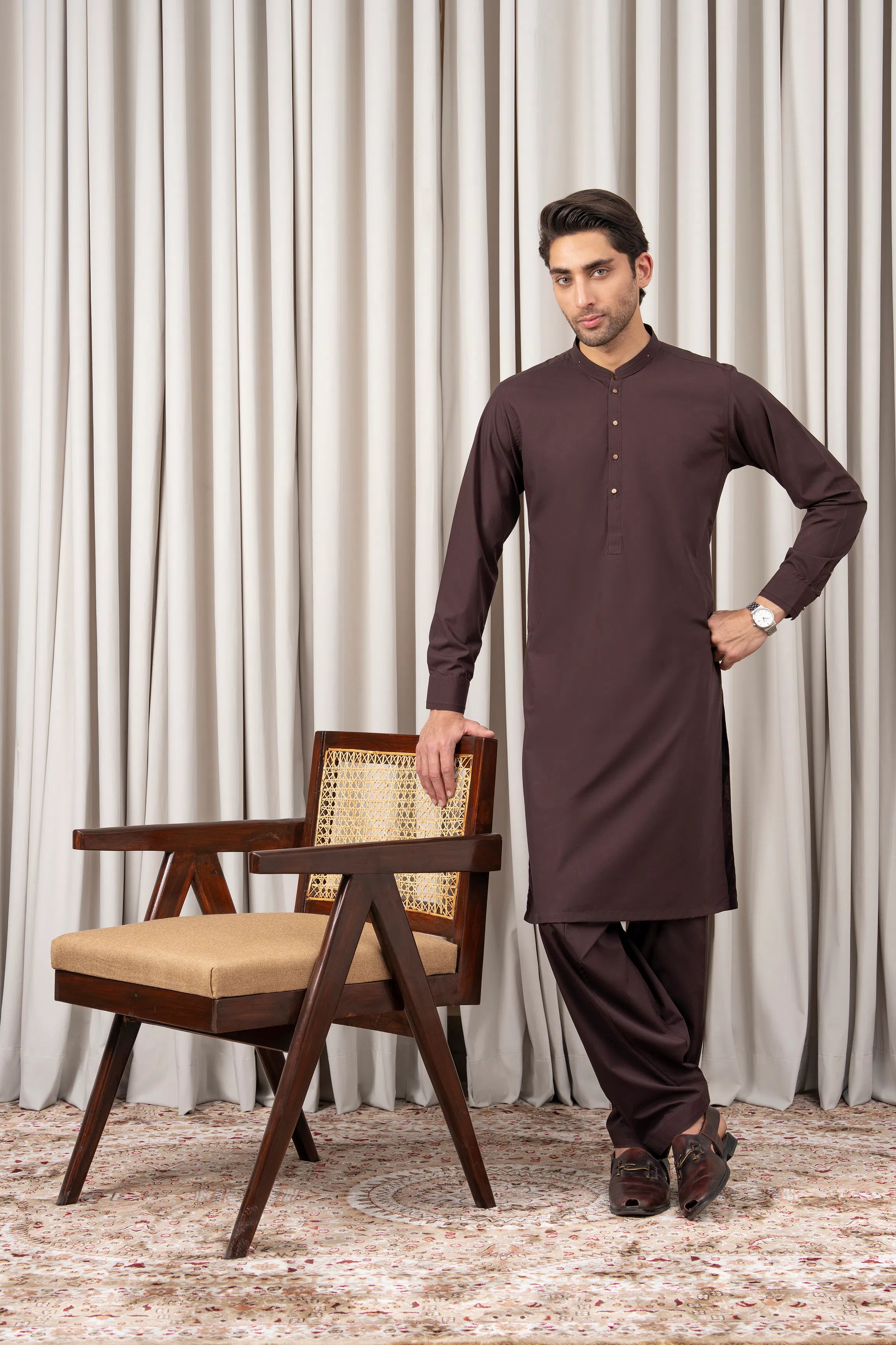 Men's dark brown kameez shalwar: buttoned long-sleeve kurta and matching trousers