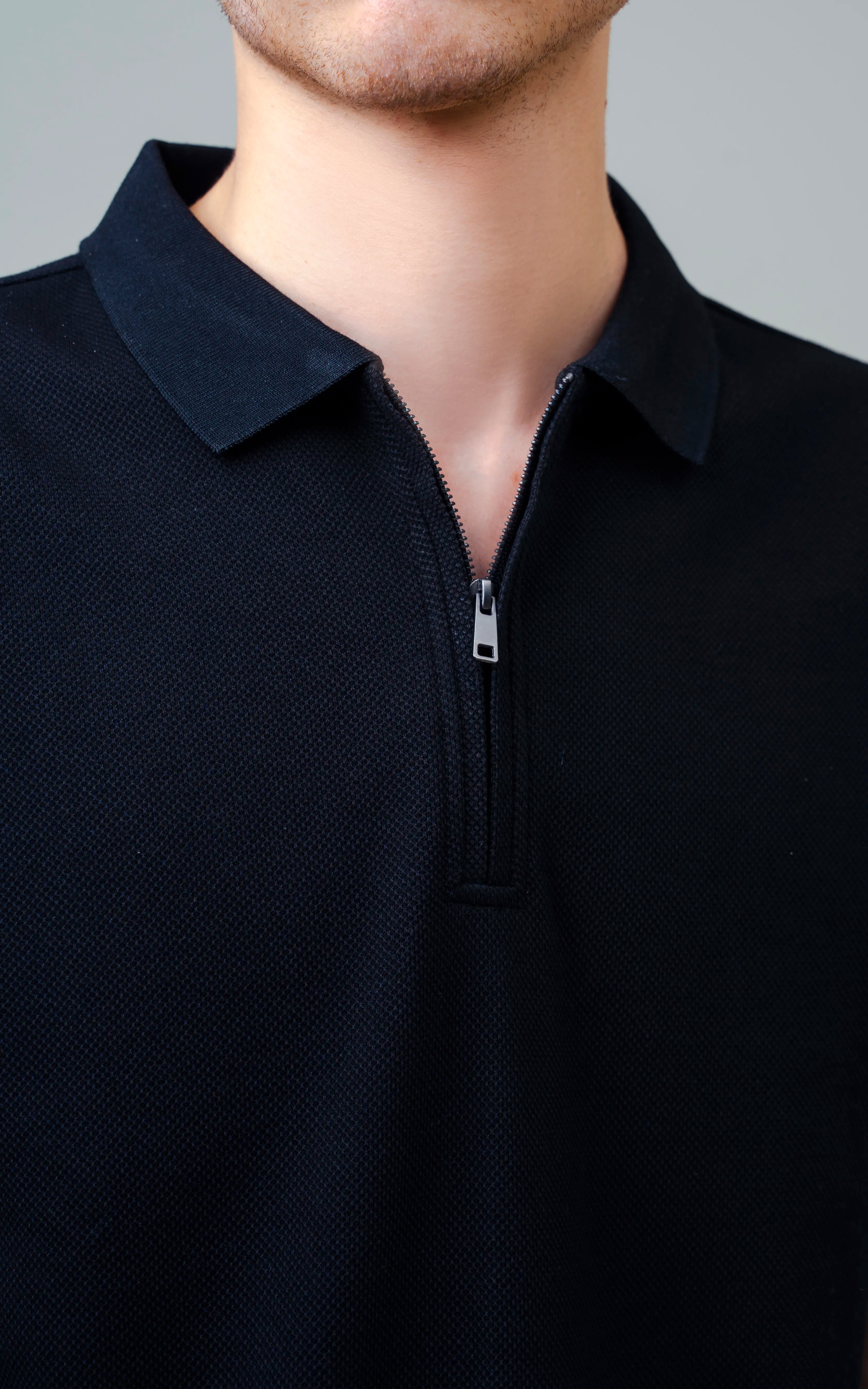 TEXTURED ZIPPER POLO BLACK