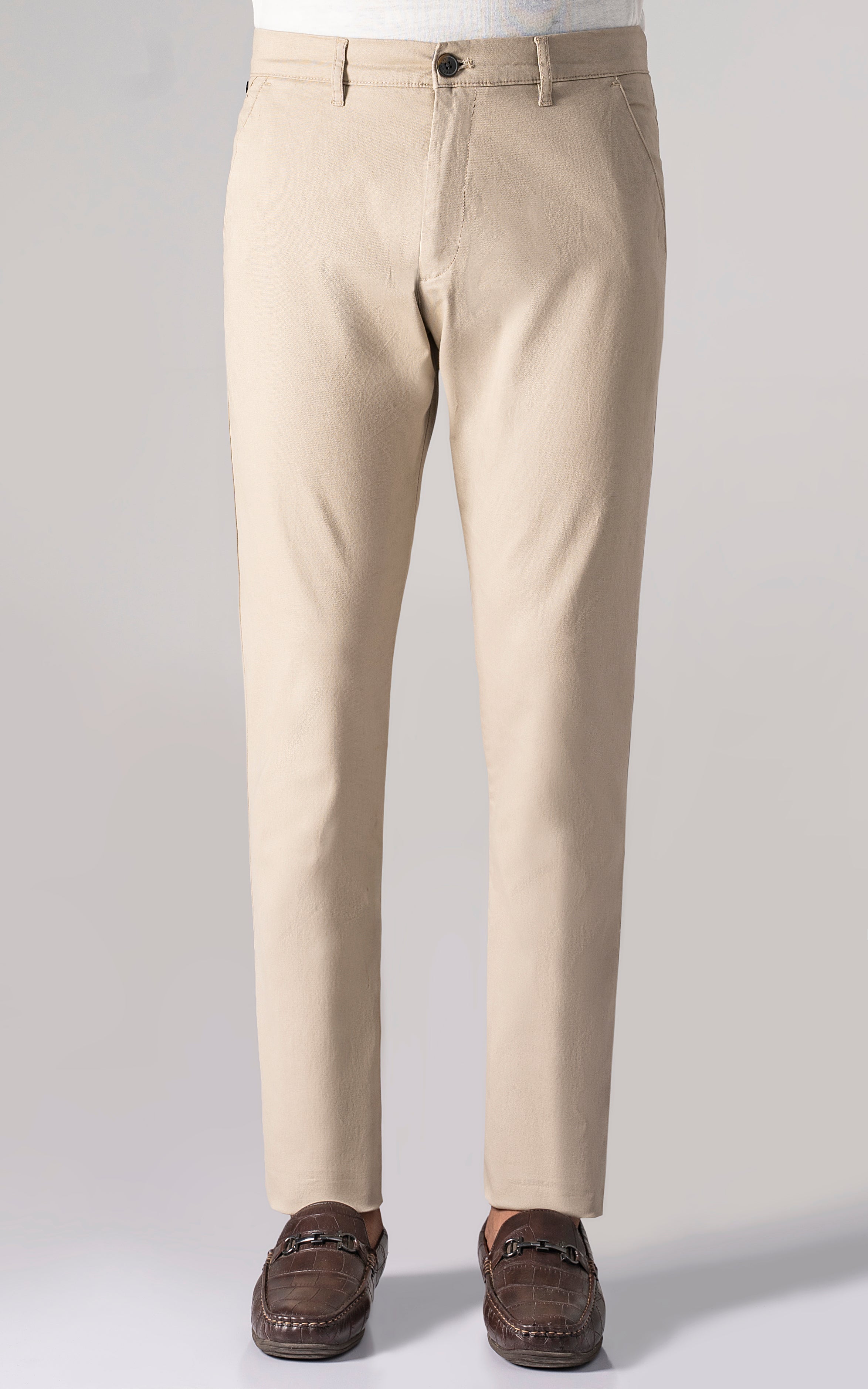 Light khaki casual trousers with cross pockets, button closure, straight legs