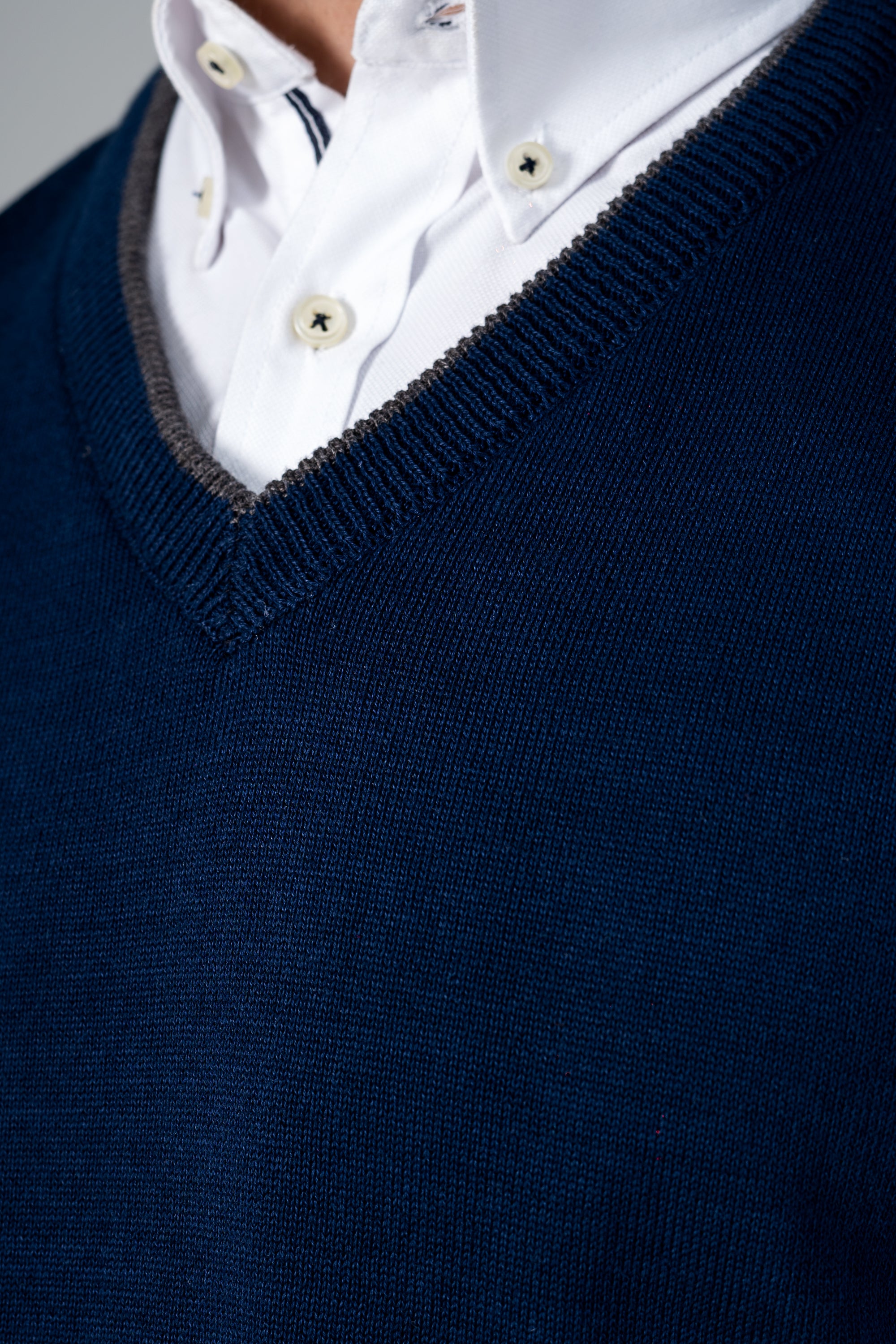 SLEEVELESS V Neck SWEATER NAVY