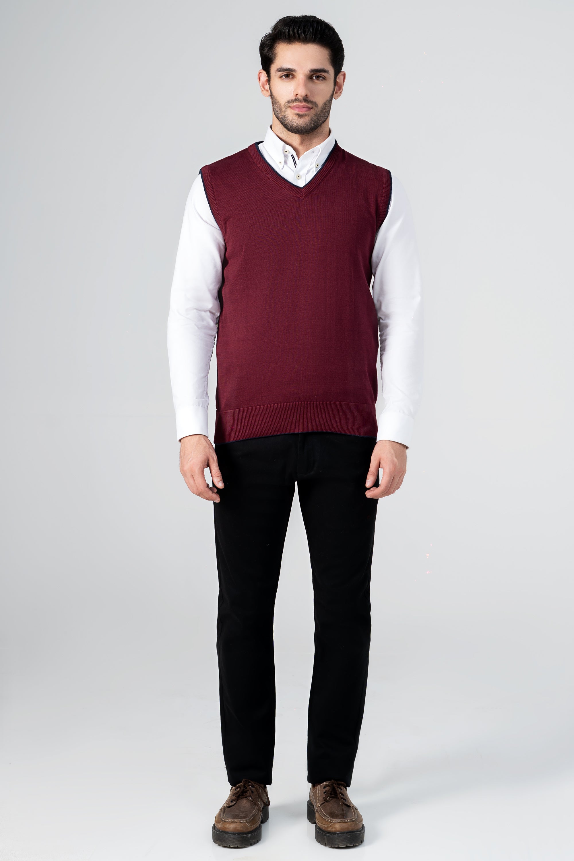 SWEATER SLEEVELESS V NECK MAROON