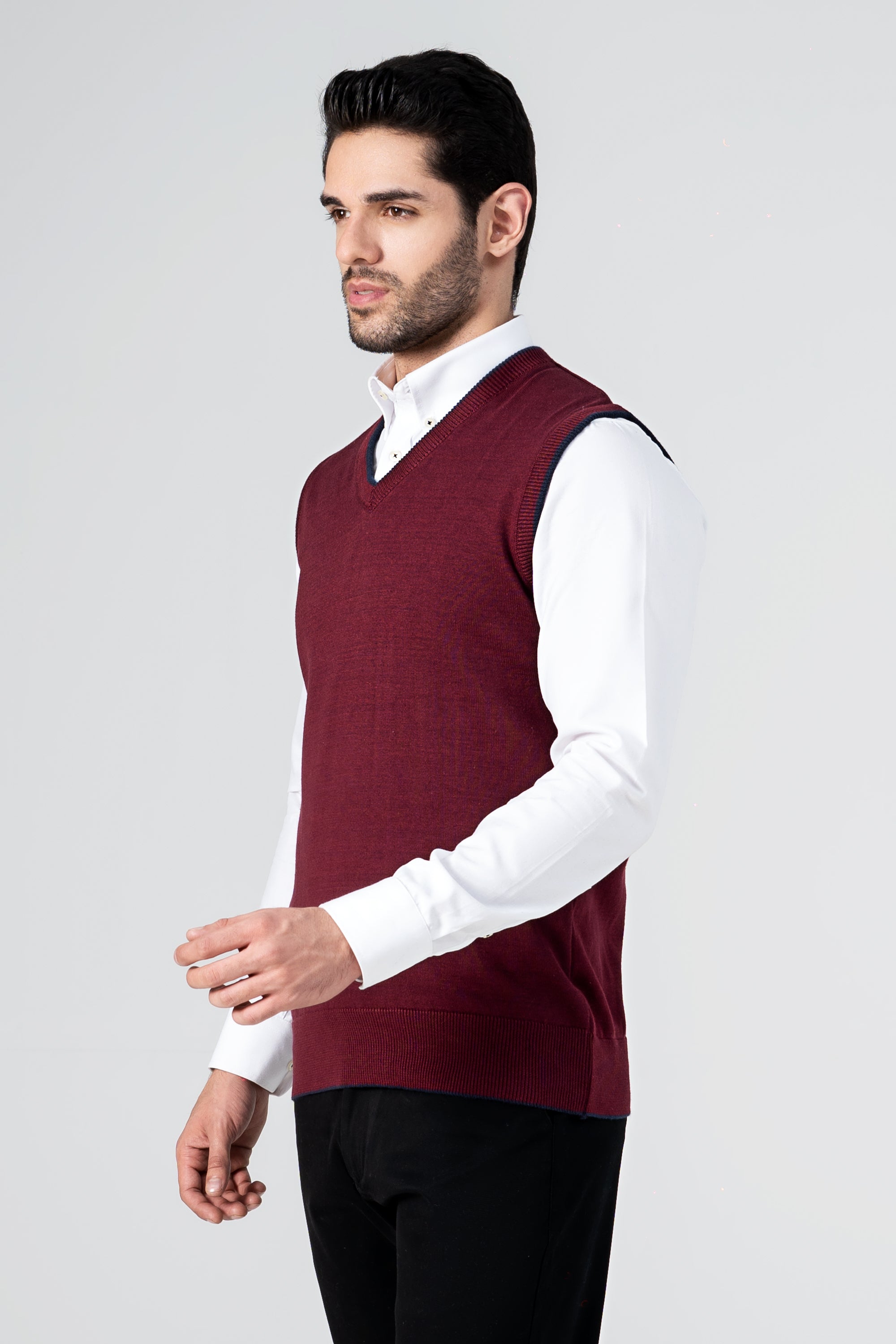 SWEATER SLEEVELESS V NECK MAROON