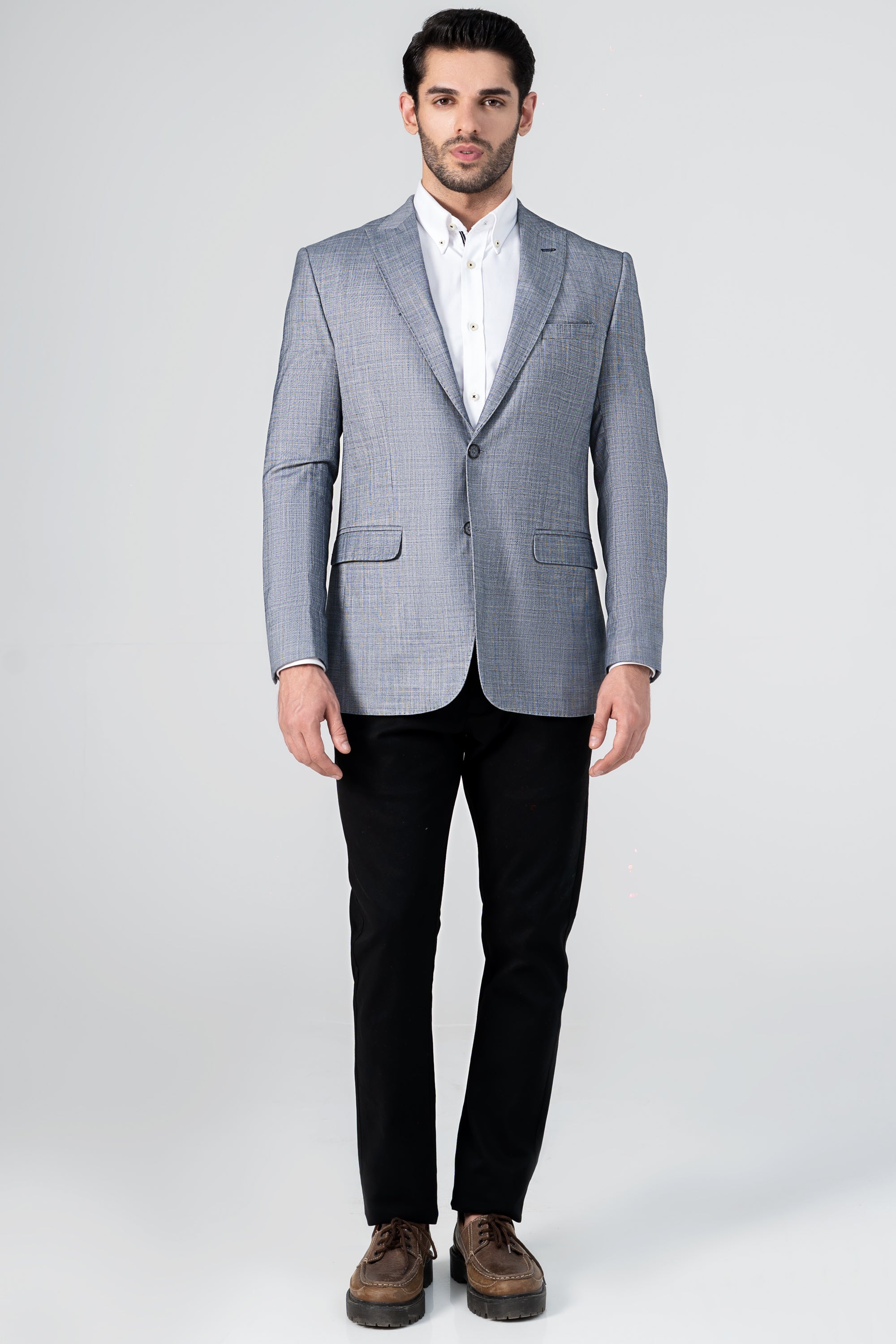 Casual coat blazer in light gray with two front pockets and black trousers.