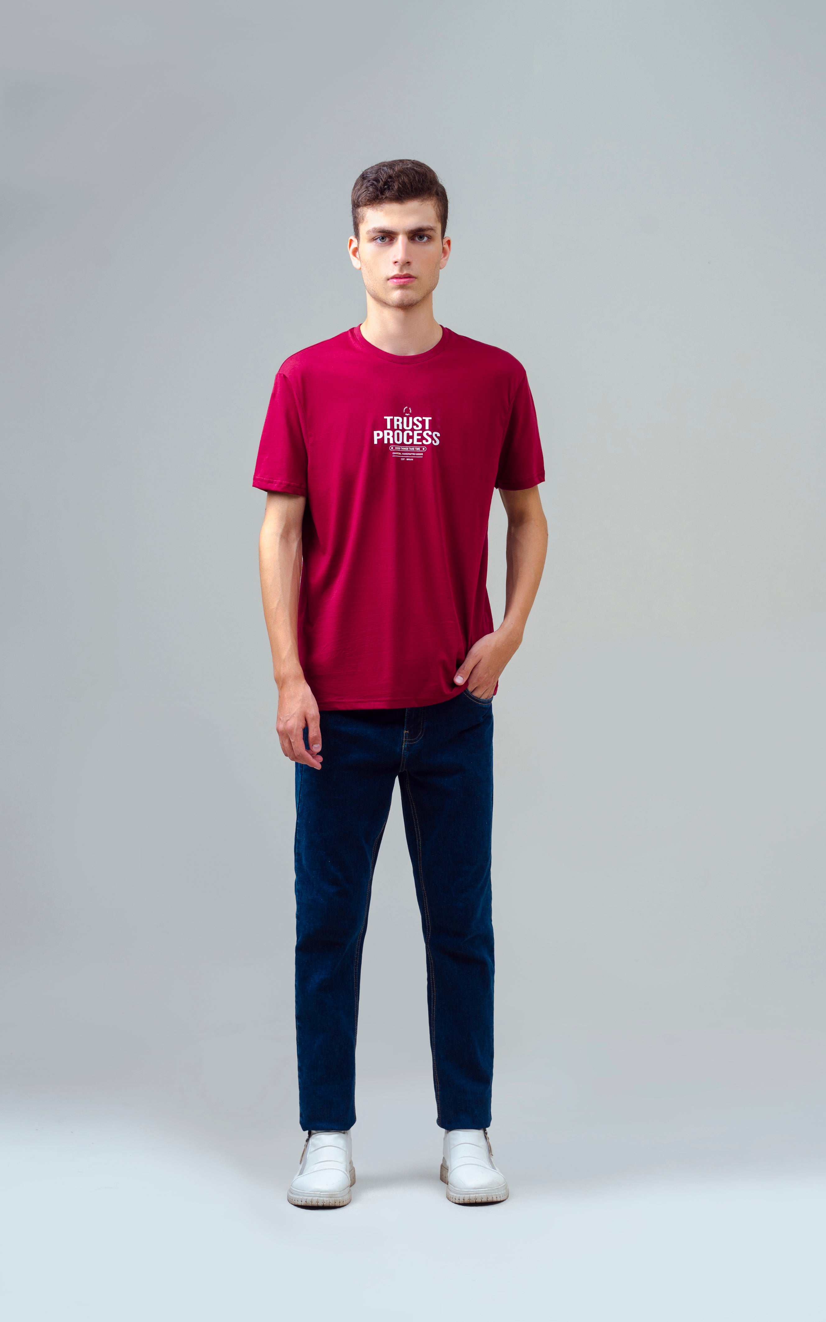 REGULAR FIT GRAPHIC T SHIRT MAROON