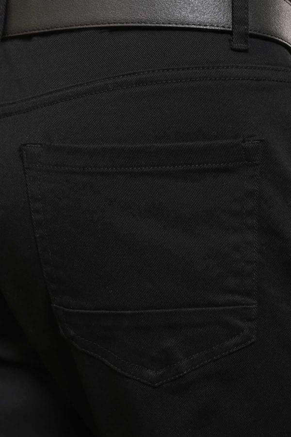 Black front pocket with stitched opening on slim-fit pants