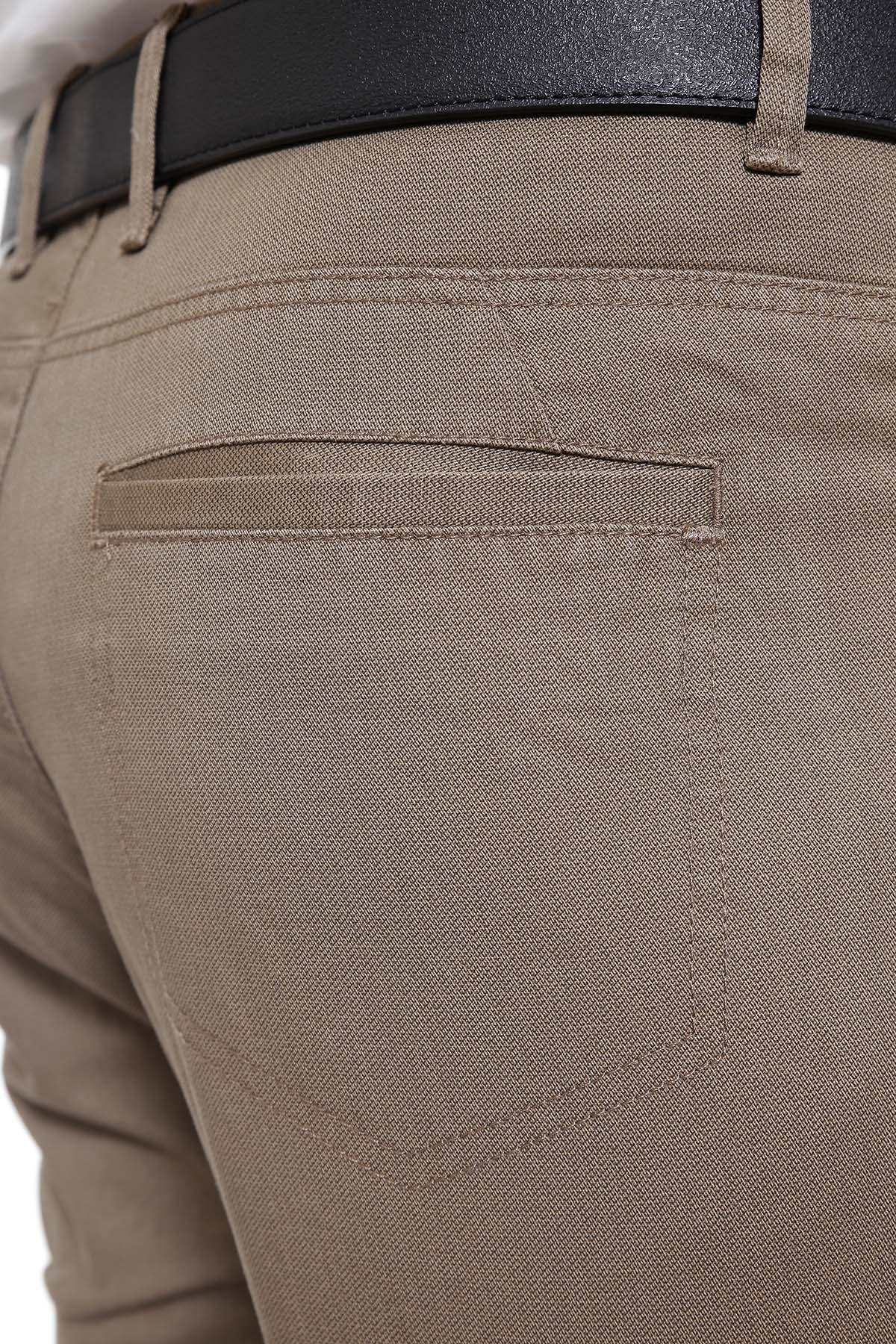 Light brown 5-pocket pants close-up, rear pocket and stitched seam