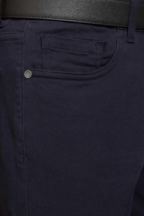 Navy jeans-style 5-pocket pants, coin pocket and belt-loop detail