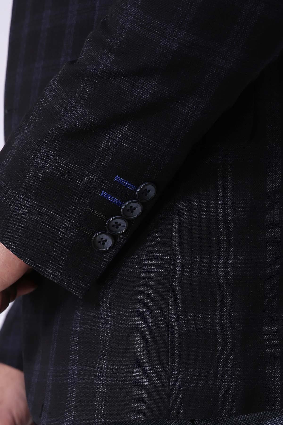 Men's slim-fit coat cuff with four-button closure