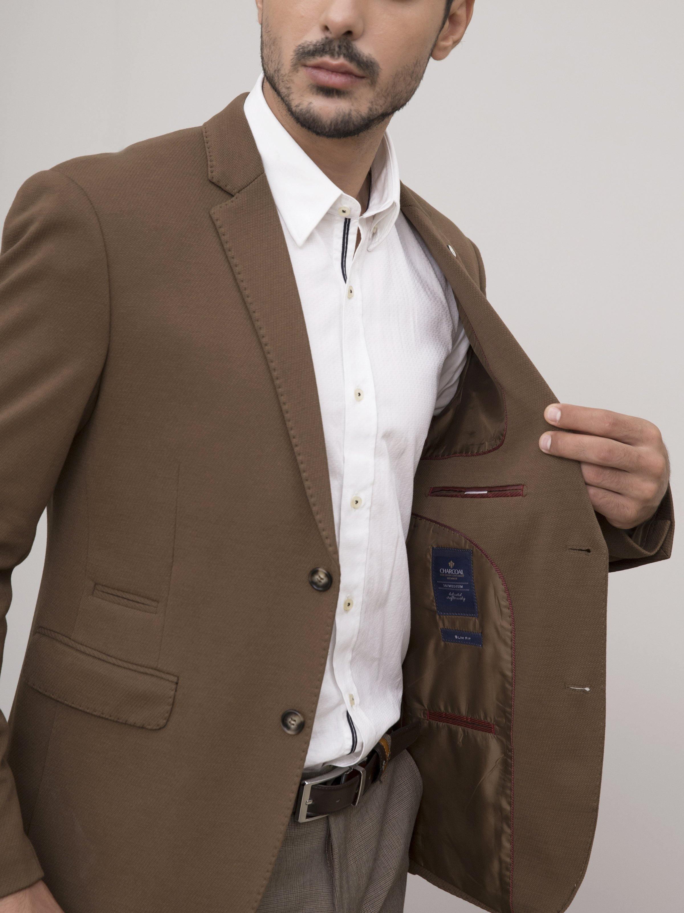Brown slim-fit coat front with two side pockets and inner lining pocket