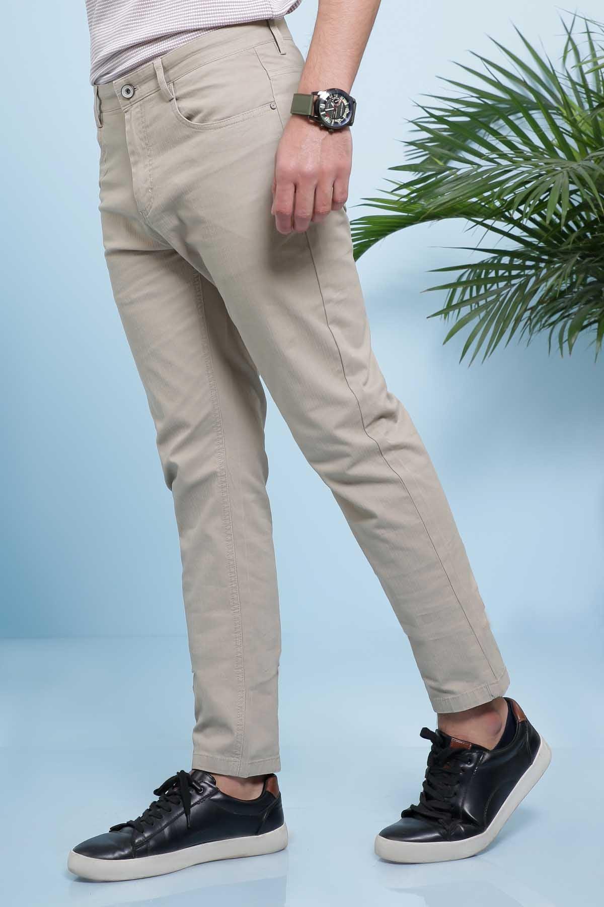 Light brown 5-pocket casual pants with button closure and belt loops