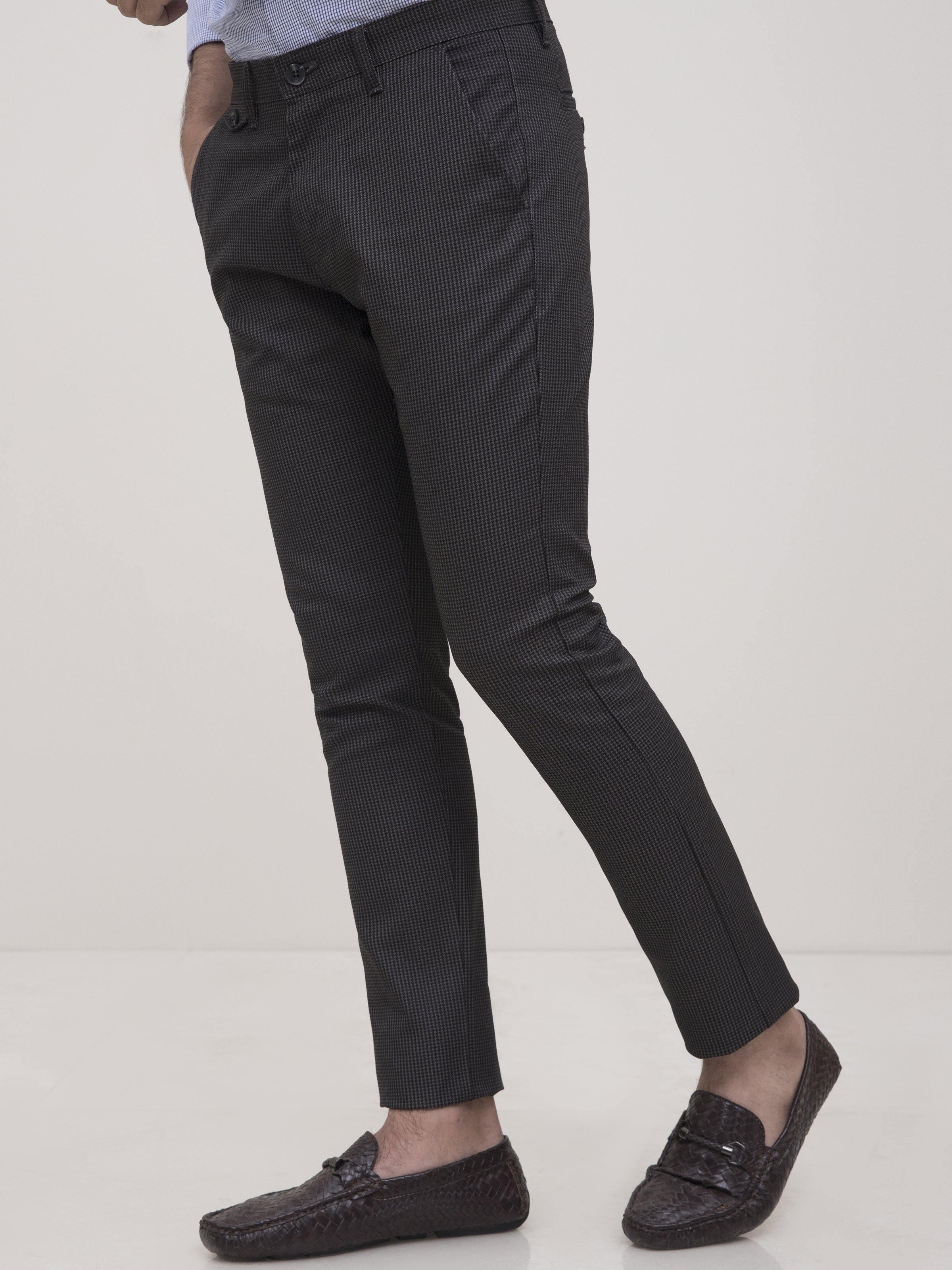 Slim-fit casual pants in black with cross pocket and tapered leg