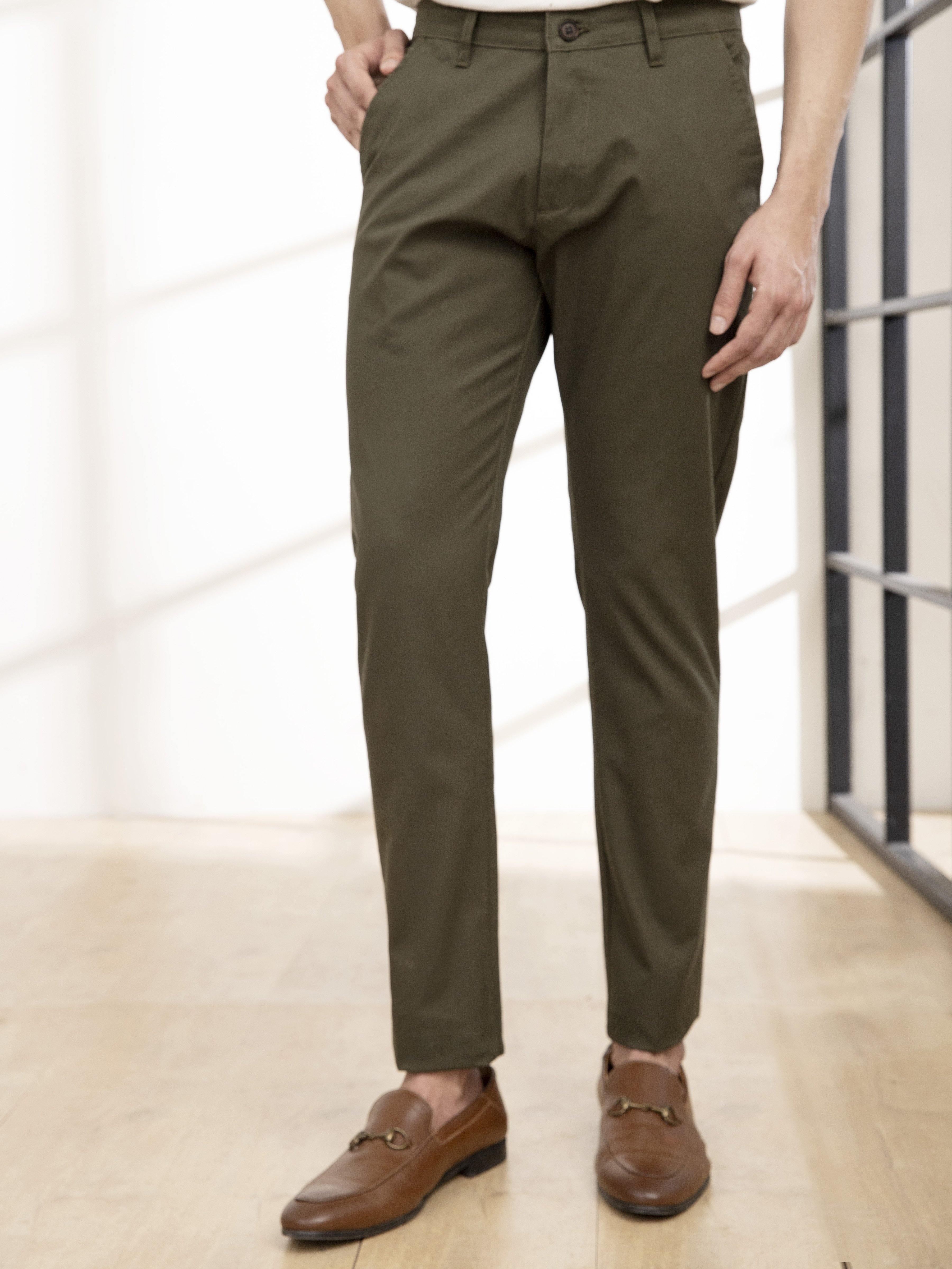 Olive slim-fit casual pants with front cross pocket and belt loops